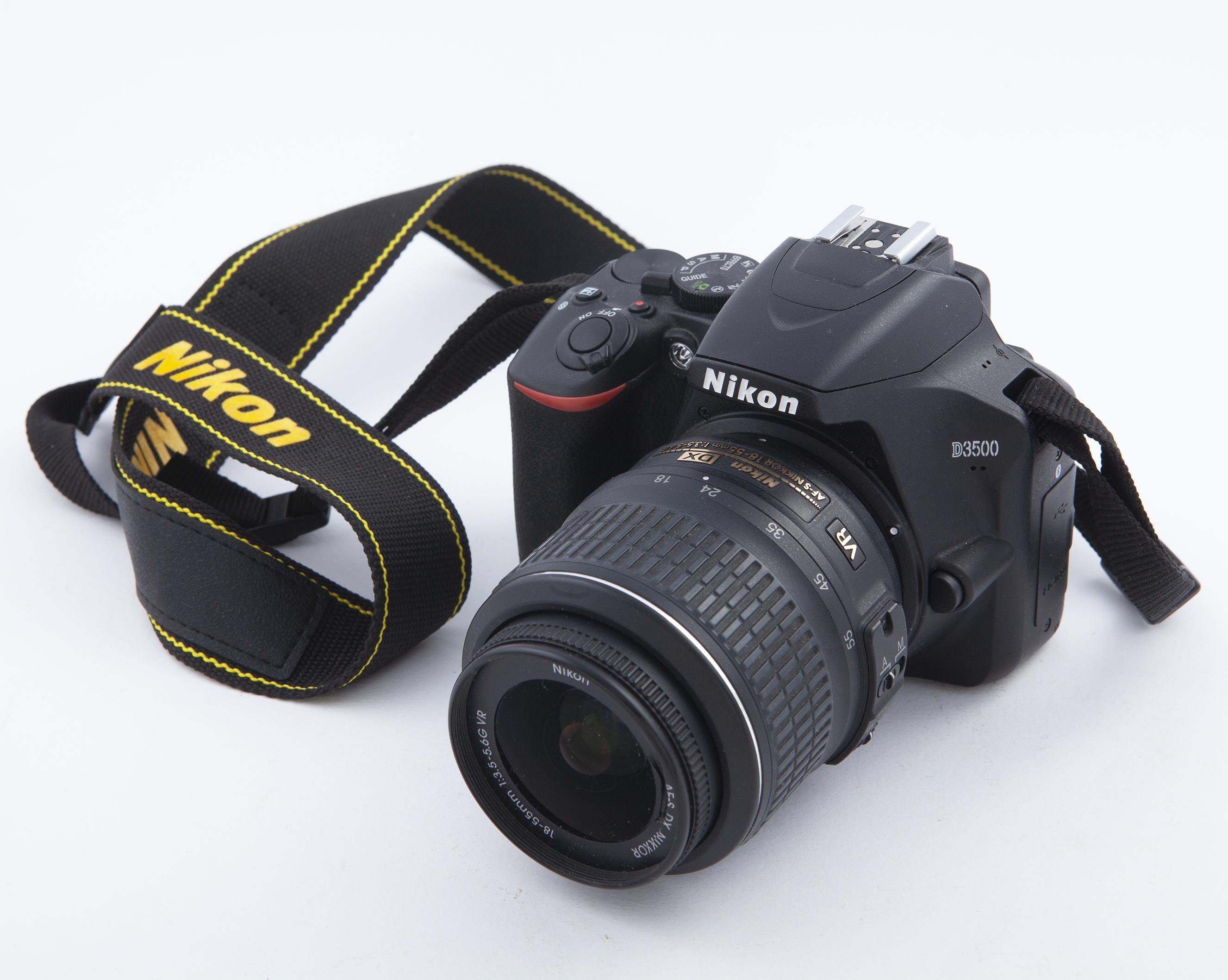 NIKON D3500+ AF-S NIKKOR 18-55MM