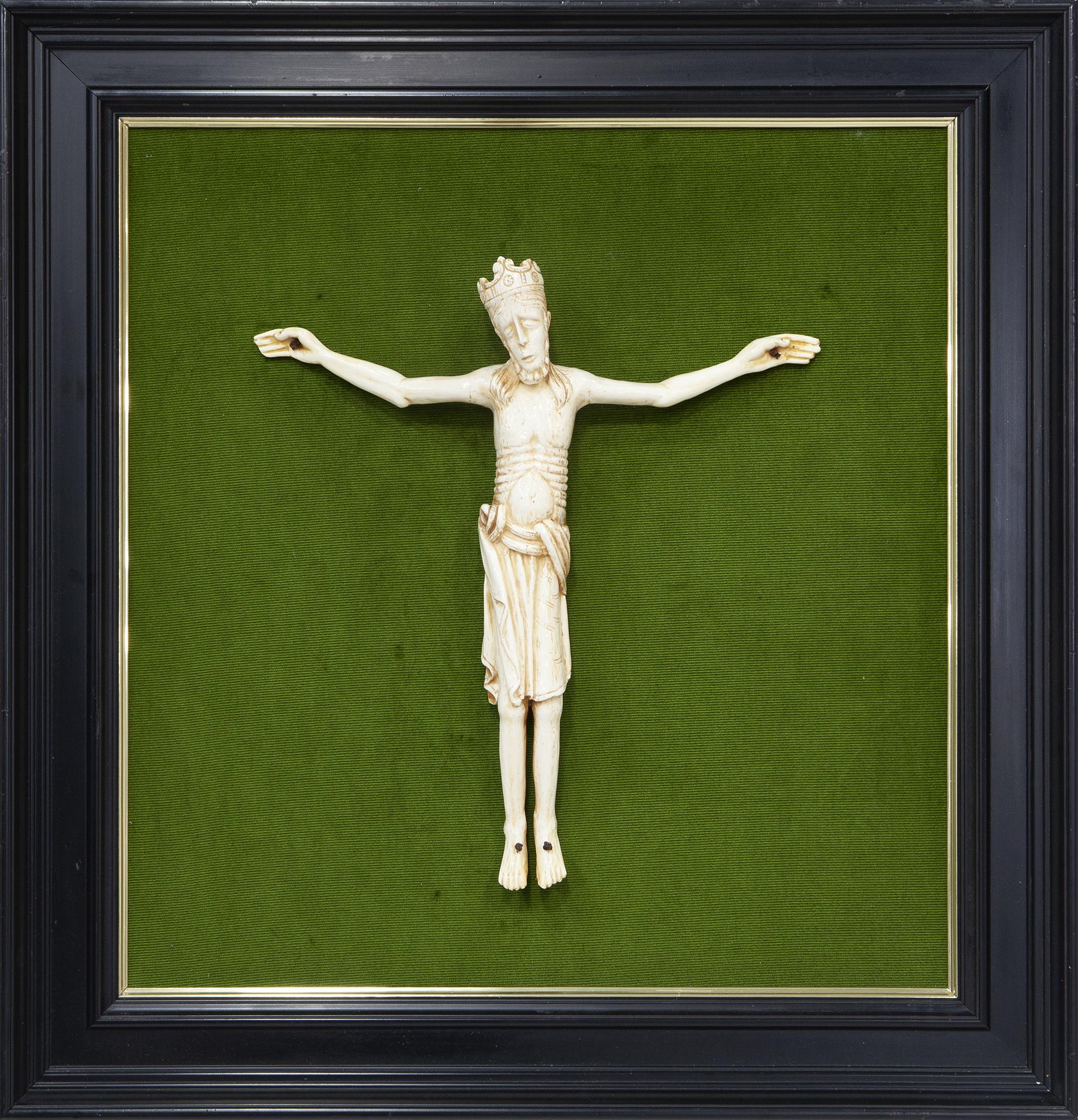 CRISTO CRUCIFICADO EN RESINA