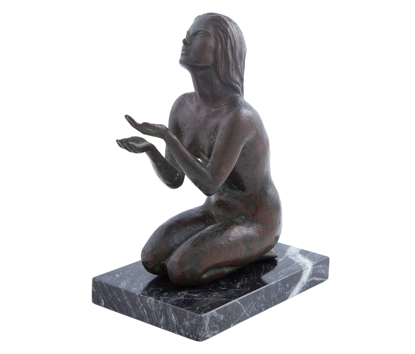 MUJER ARRODILLADA