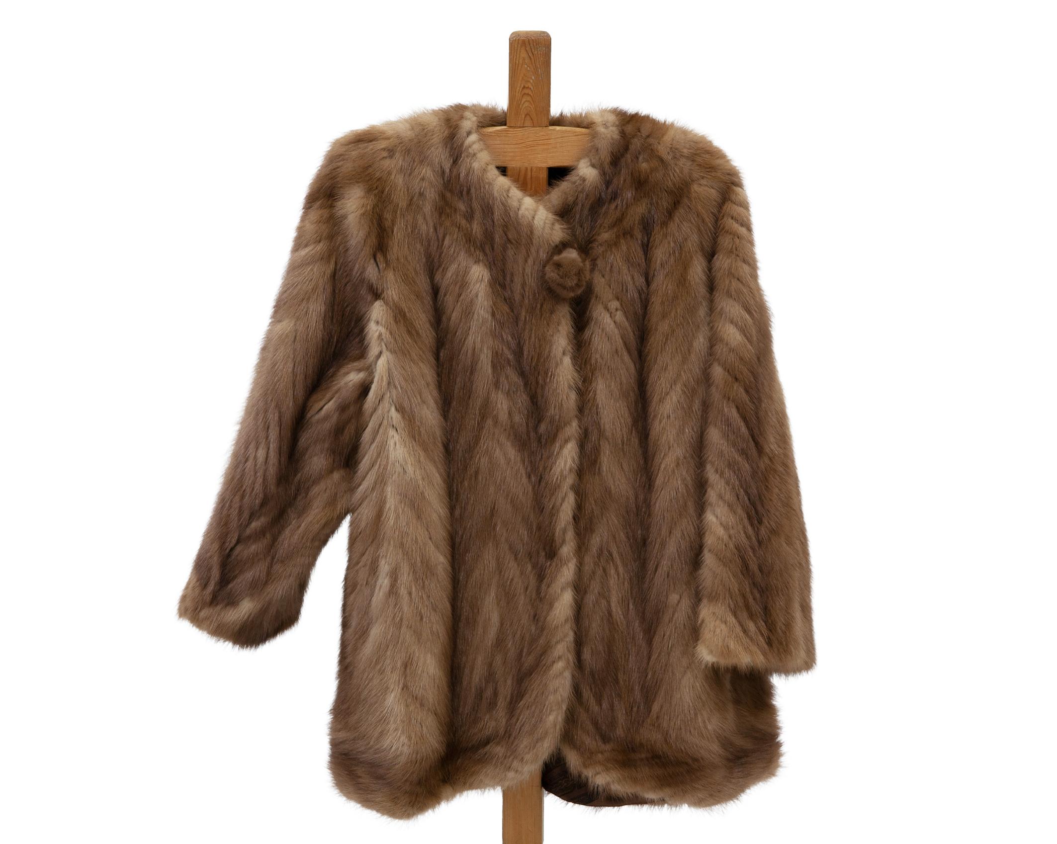 CHAQUETÓN EN PIEL DE VISÓN CLARO 