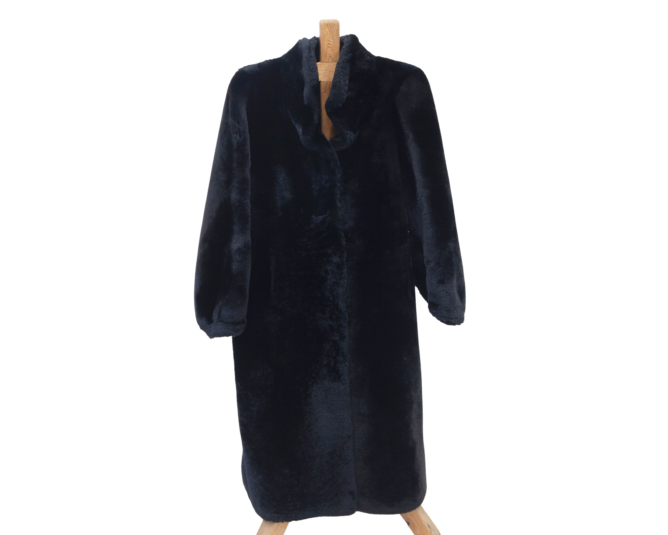 ABRIGO EN PIEL DE MUTÓN NEGRO