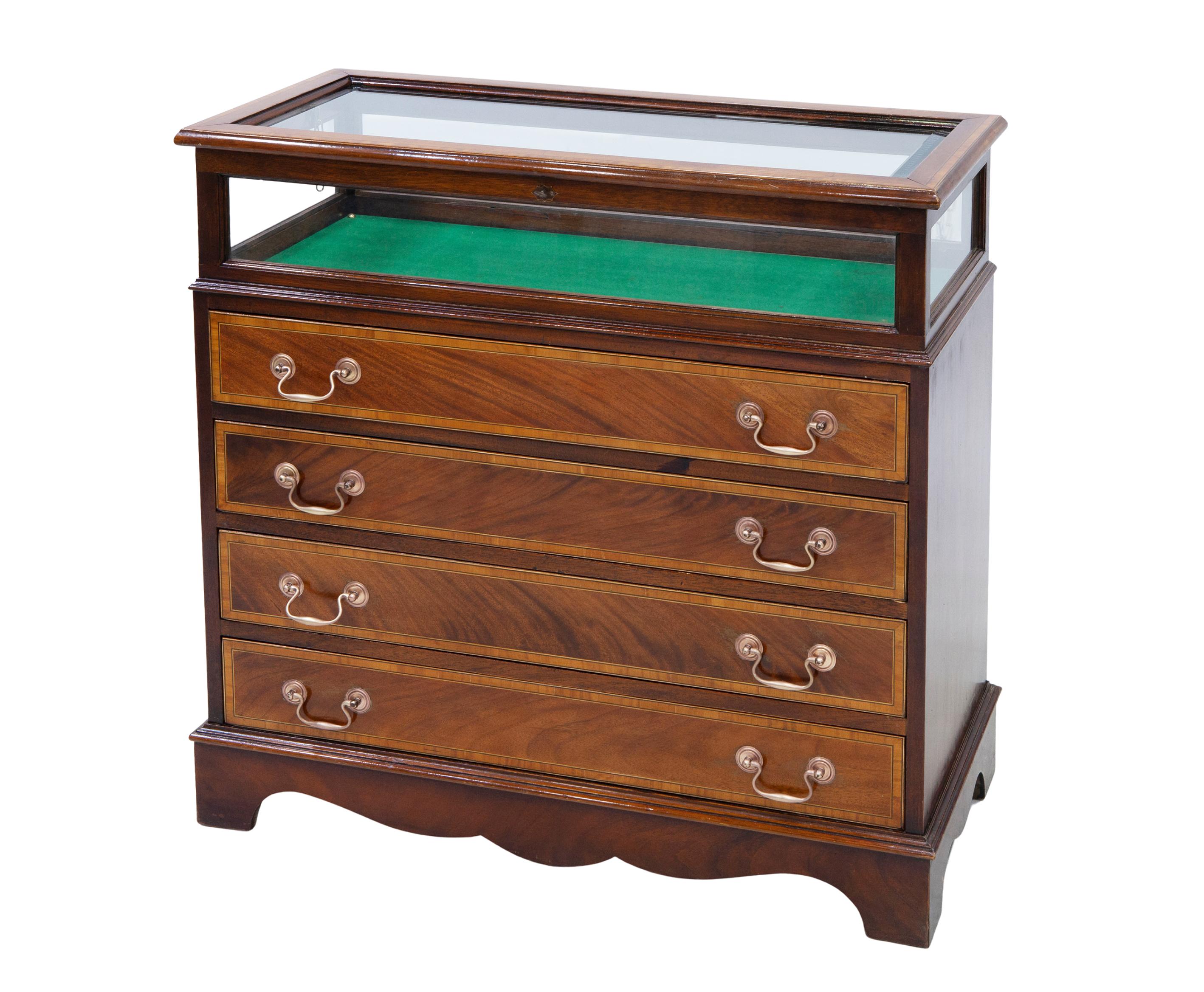 MUEBLE EXPOSITOR, ESTILO BIEDERMEIER (S. XIX)