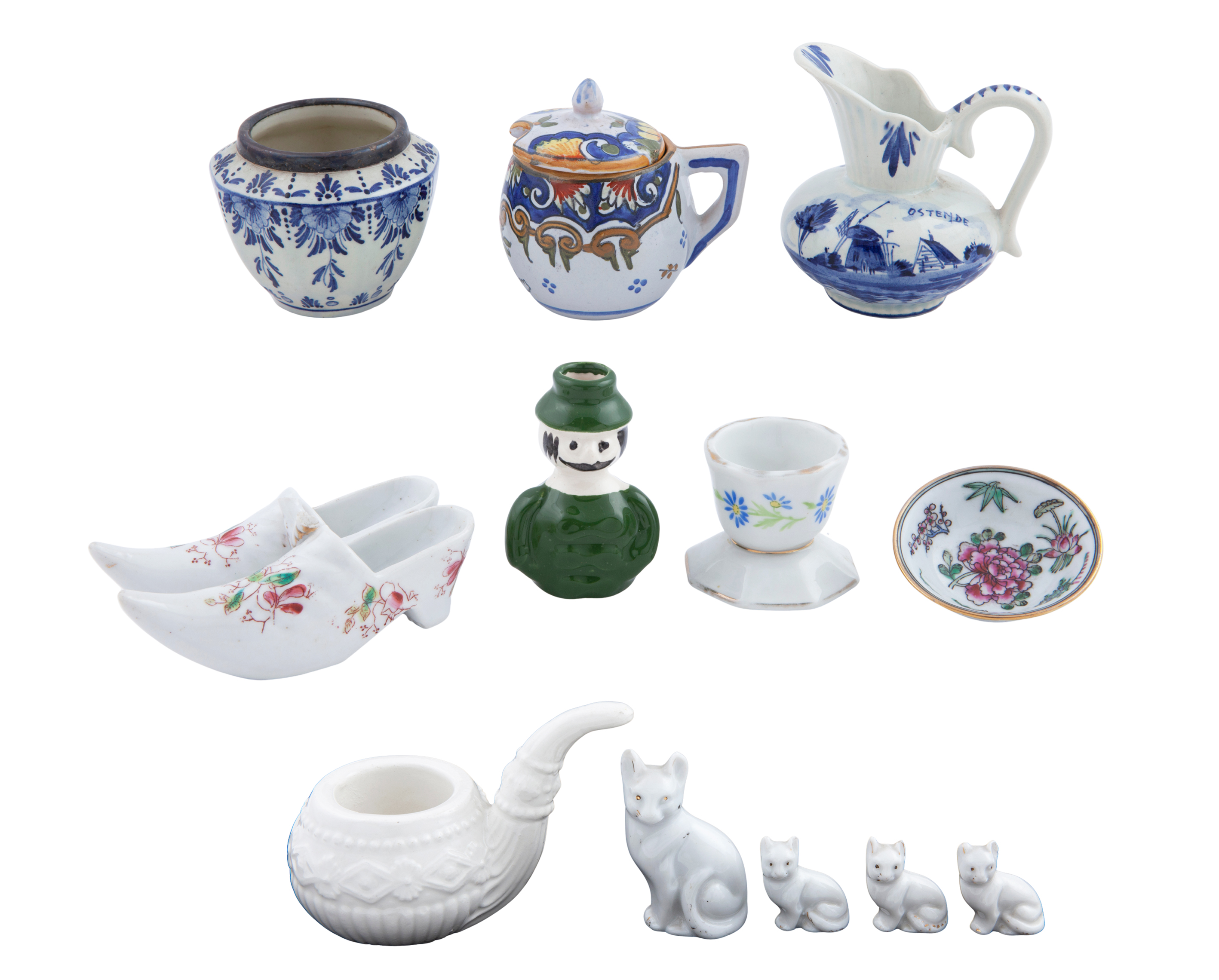 LOTE DE NUEVE PIEZAS DECORATIVAS EN CERÁMICA POLICROMADA