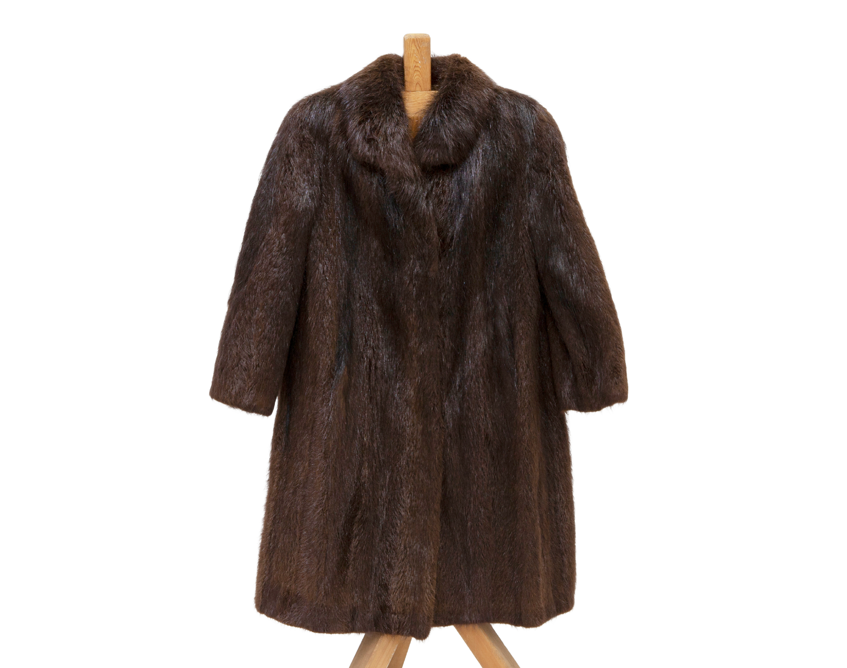 ABRIGO LARGO EN PIEL DE NUTRIA ARGENTINA MARRÓN