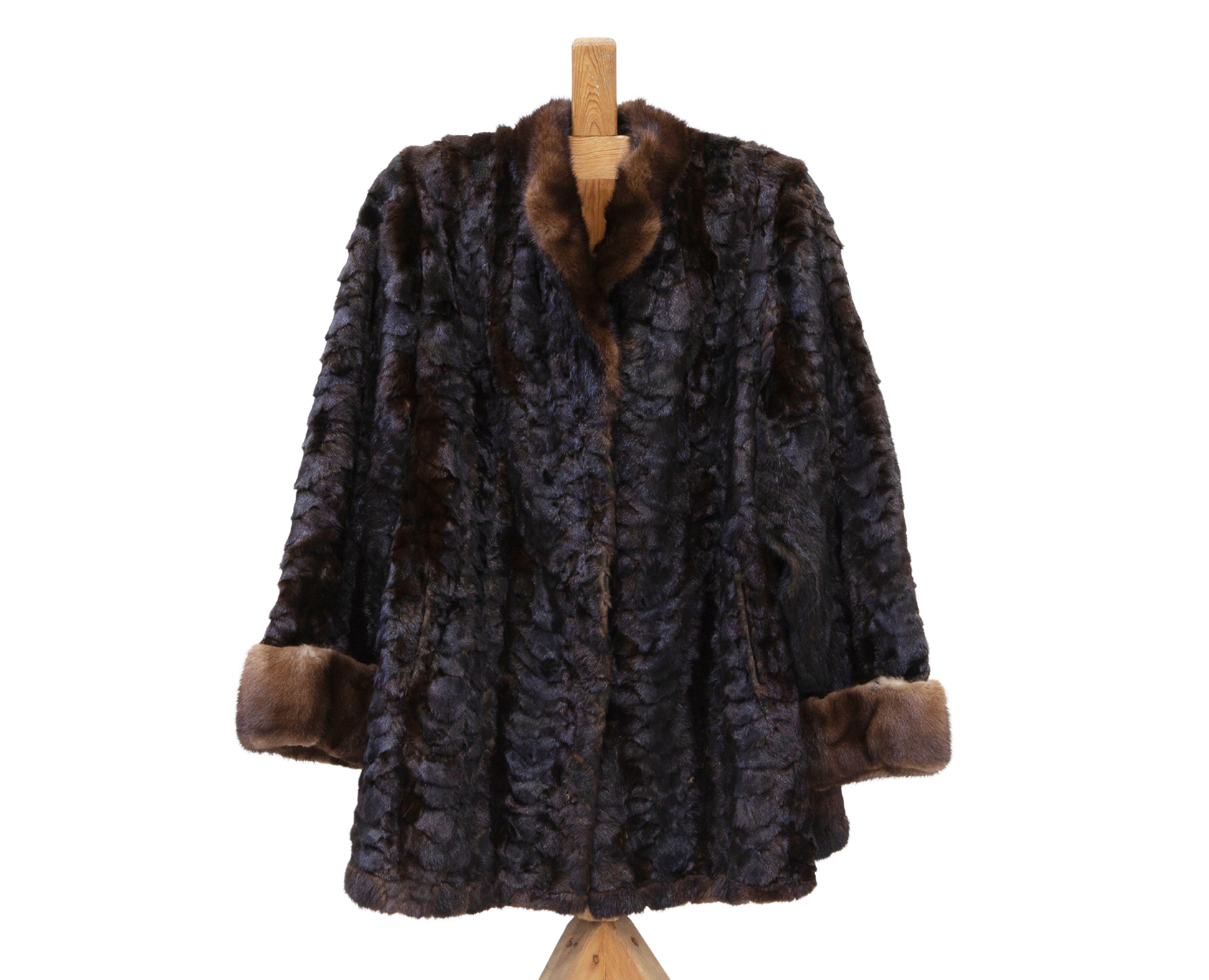 CHAQUETÓN EN PIEL DE VISÓN Y NUCAS