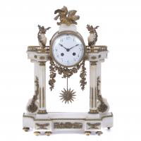 RELOJ DE SOBREMESA EN PÓRTICO NAPOLEÓN III.