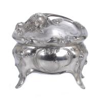 Cajita de tocador argentina Art Nouveau, circa 1900.