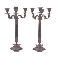 PAREJA DE CANDELABROS ESTILO LOUIS PHILIPPE, SIGLO XX.