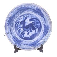 Plato de Talavera de la serie de "La Palmeta", siglo XIX.