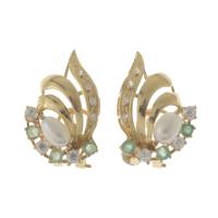 Pendientes con diamantes esmeraldas y perlas.