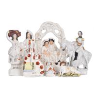Lote de seis figuras en cerámica inglesa Staffordshire, sig