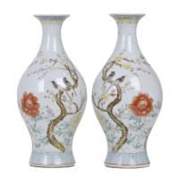ESCUELA CHINA, SIGLO XX. Pareja de jarrones Familia Rosa.