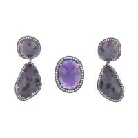 Conjunto de anillo y pendientes.
