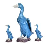 ESCUELA CHINA, SIGLO XX. Pato y pareja de pequeños patos.