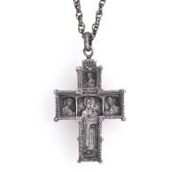 Cruz colgante con cadena de eslabones, Siguiendo modelos de