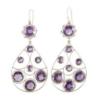 Pendientes estilo modernista con amatistas.