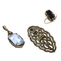 Conjunto de broche anillo y coltgante estilo art déco.