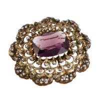 Broche Belle époque con amatista central y diamantes.