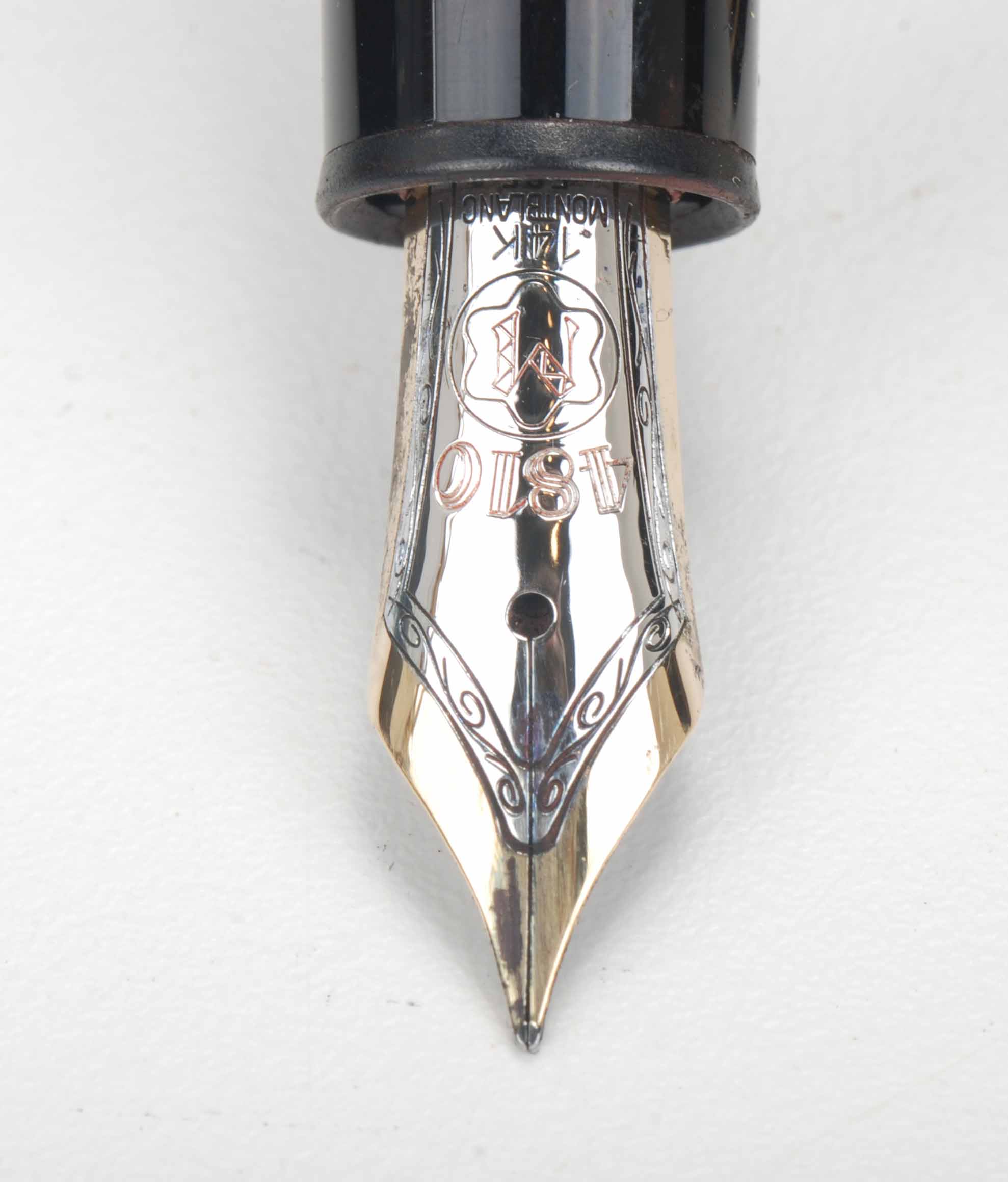 MONTBLANC. PLUMA ESTILOGRÁFICA. MEISTERSTÜCK. CLASSIQUE DOR