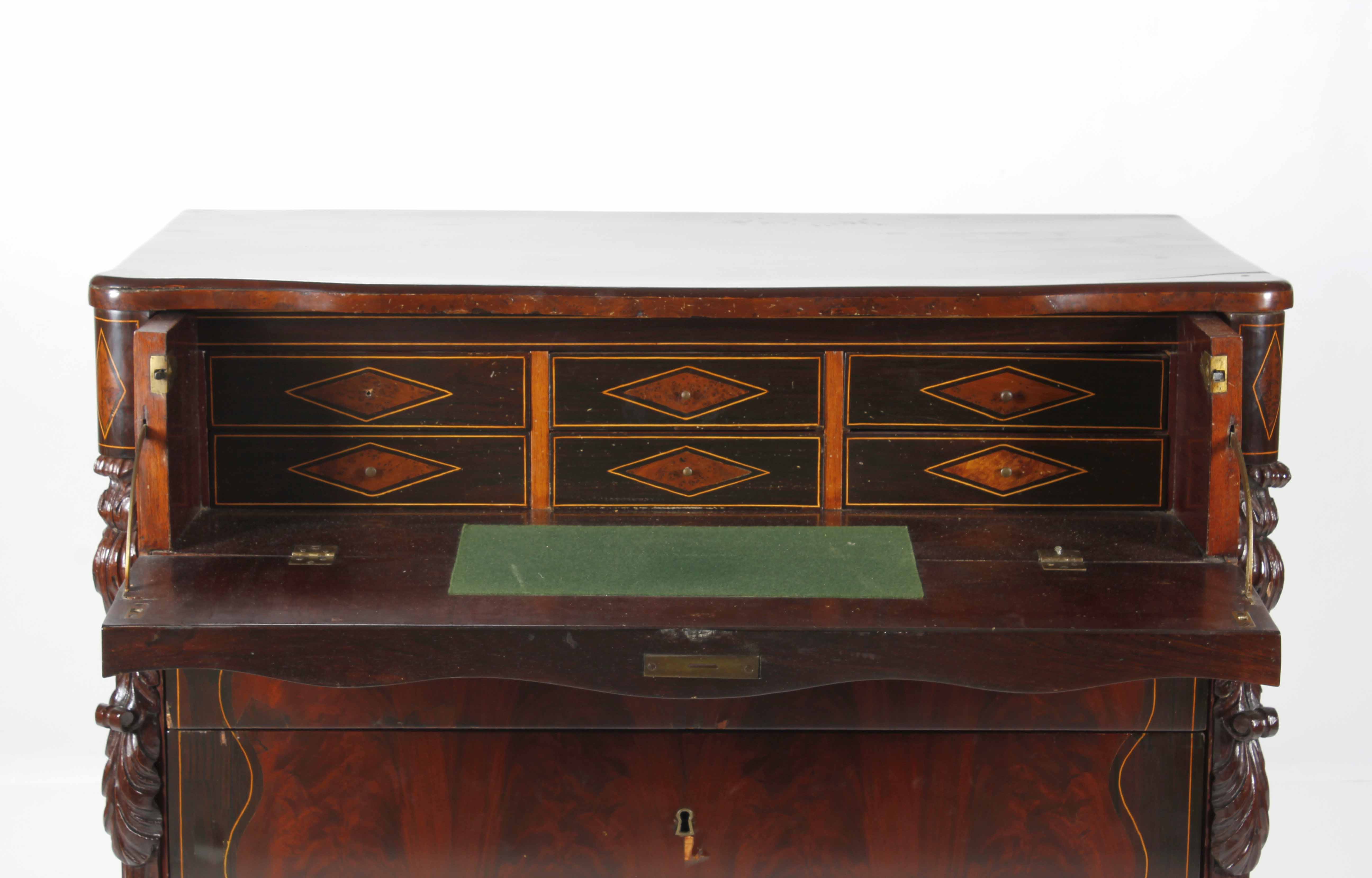 CÓMODA CON ESCRITORIO ISABELINA, CIRCA 1850.