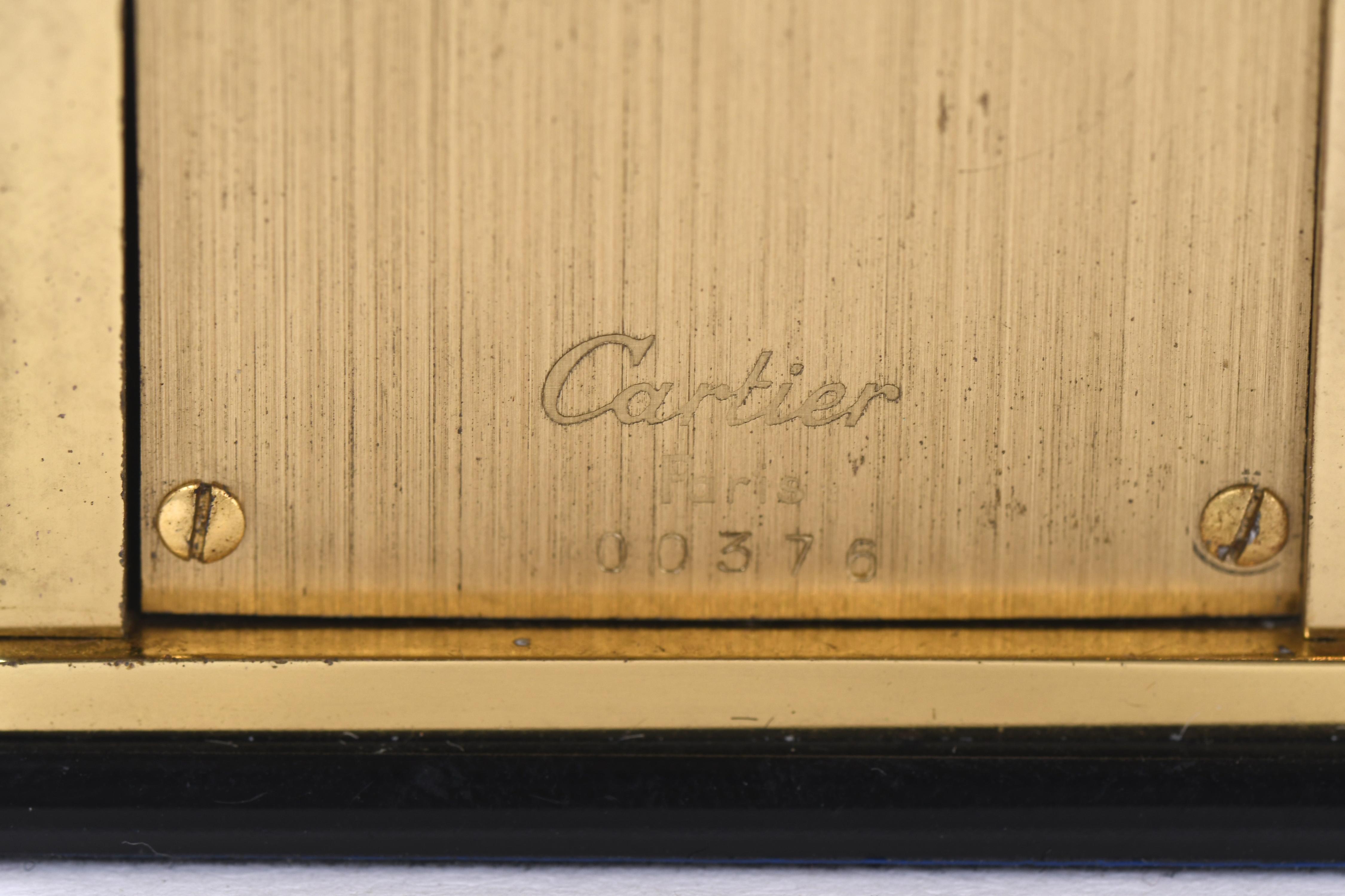 CARTIER. PEQUEÑO RELOJ DESPERTADOR DE SOBREMESA. SIGLO XX. 