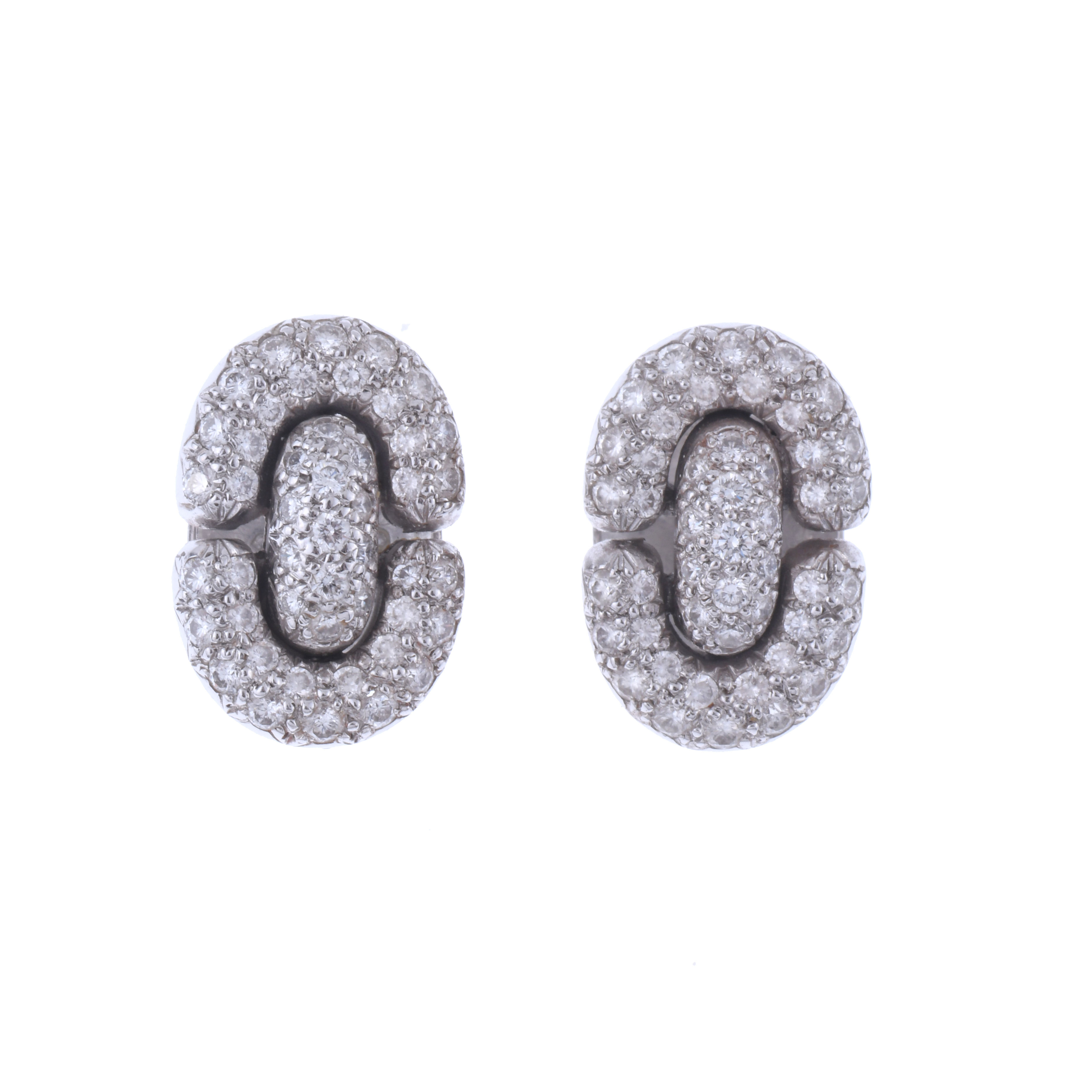 PENDIENTES CON PAVÉ DE DIAMANTES.