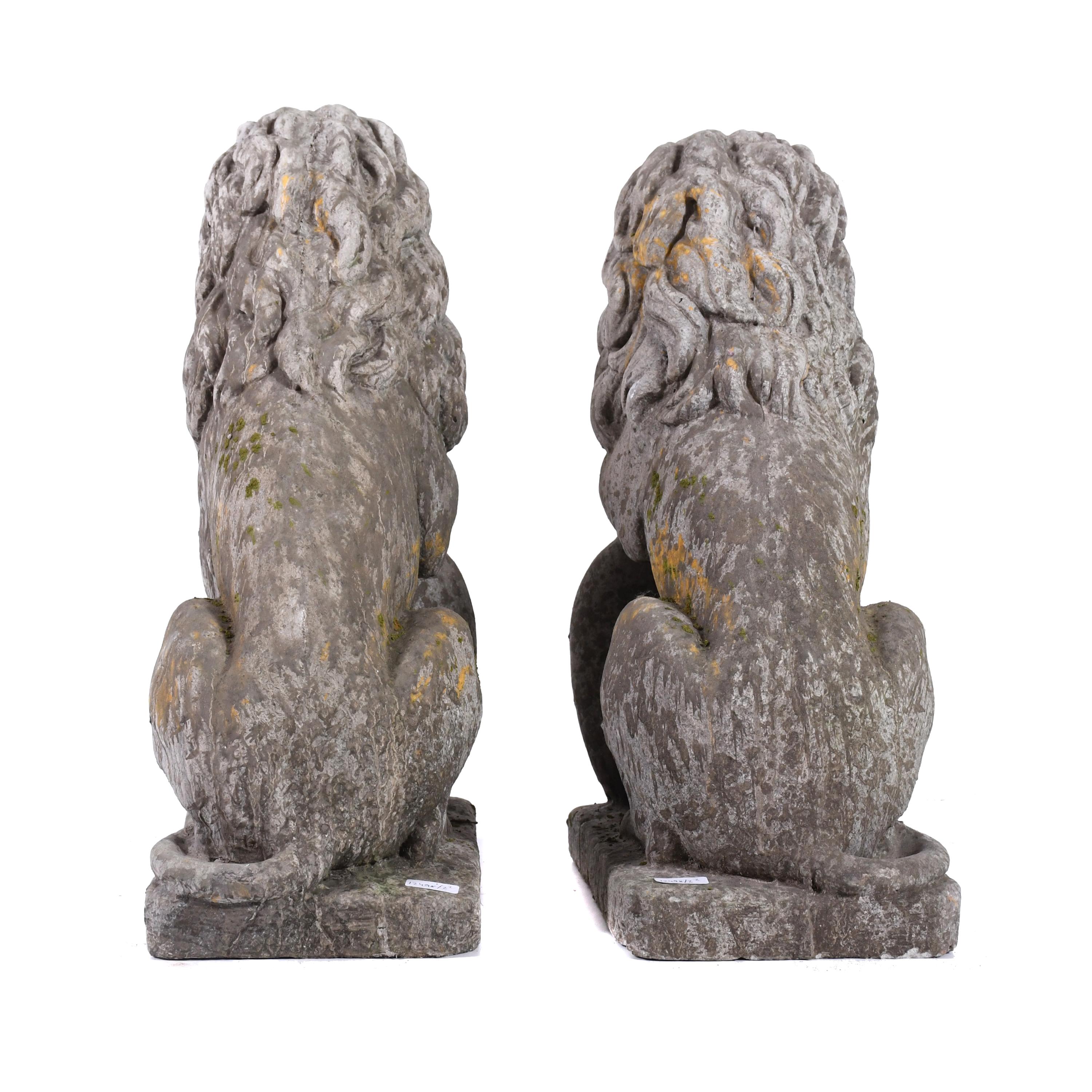PAREJA DE FIGURAS DE JARDÍN EN FORMA DE LEÓN, SIGLO XX. 