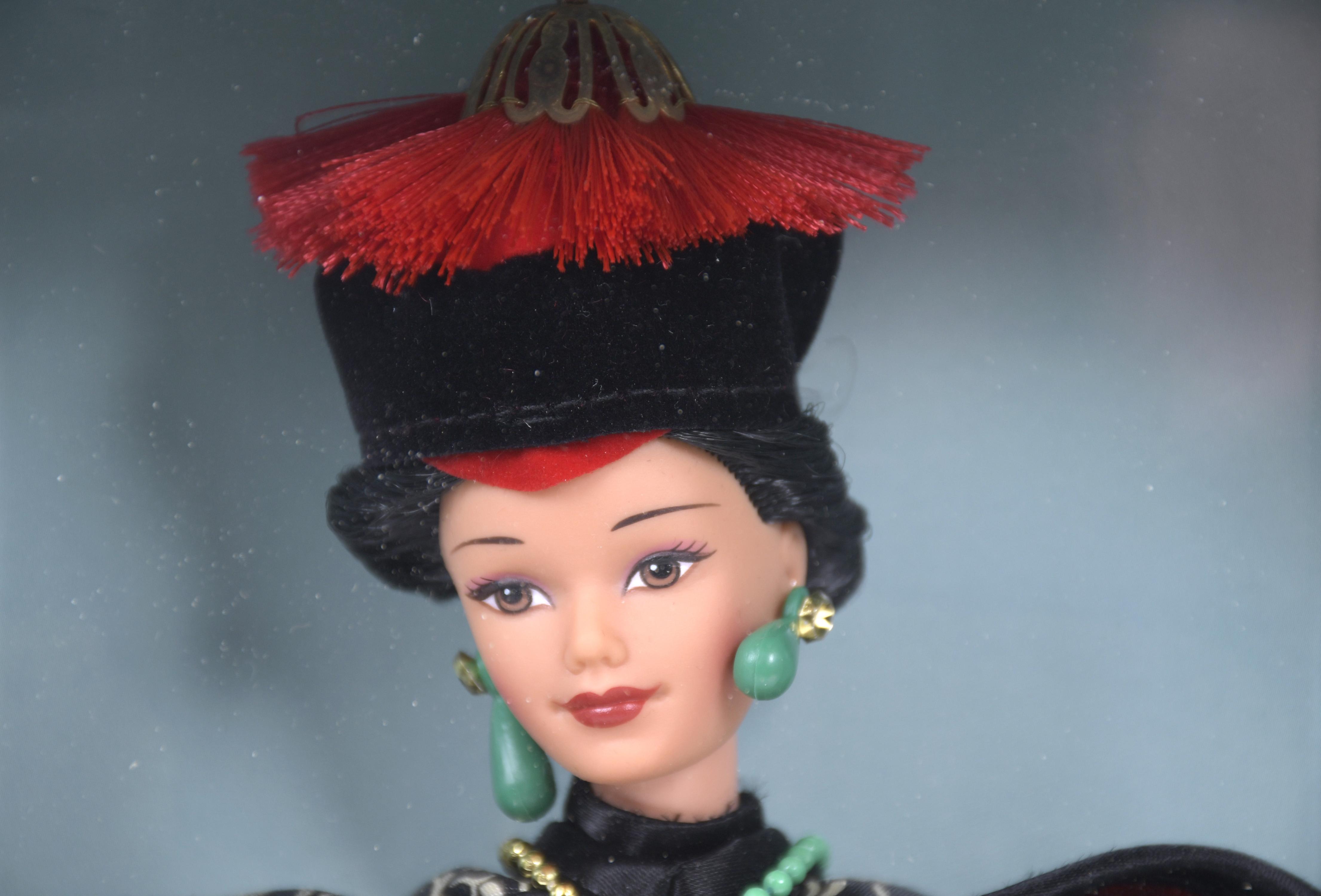 MATTEL. MUÑECA BARBIE MODELO "CHINESE EMPRESS" DE LA COLECC