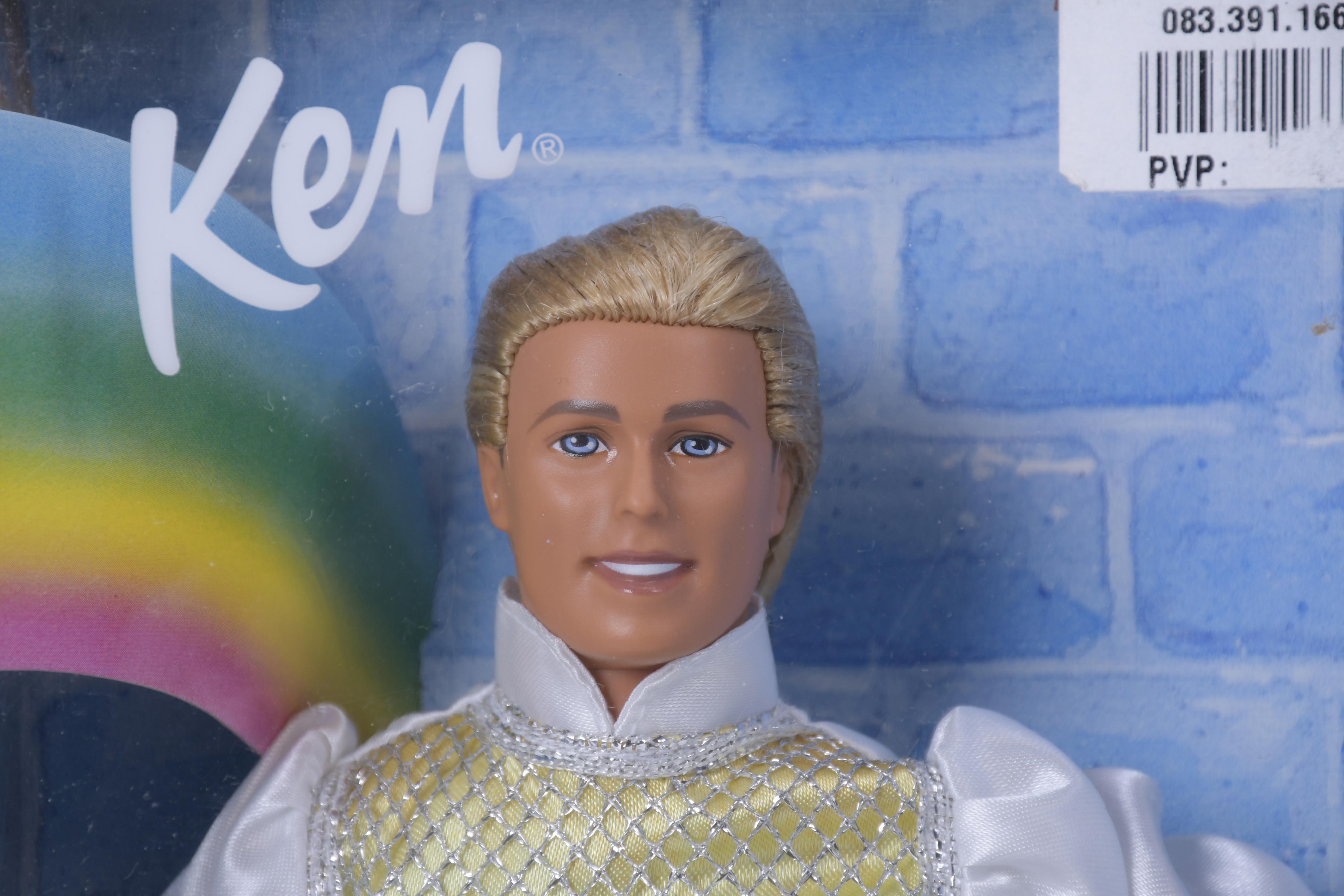 MATTEL. MUÑECO KEN MODELO "RAINBOW PRINCE", 1999.