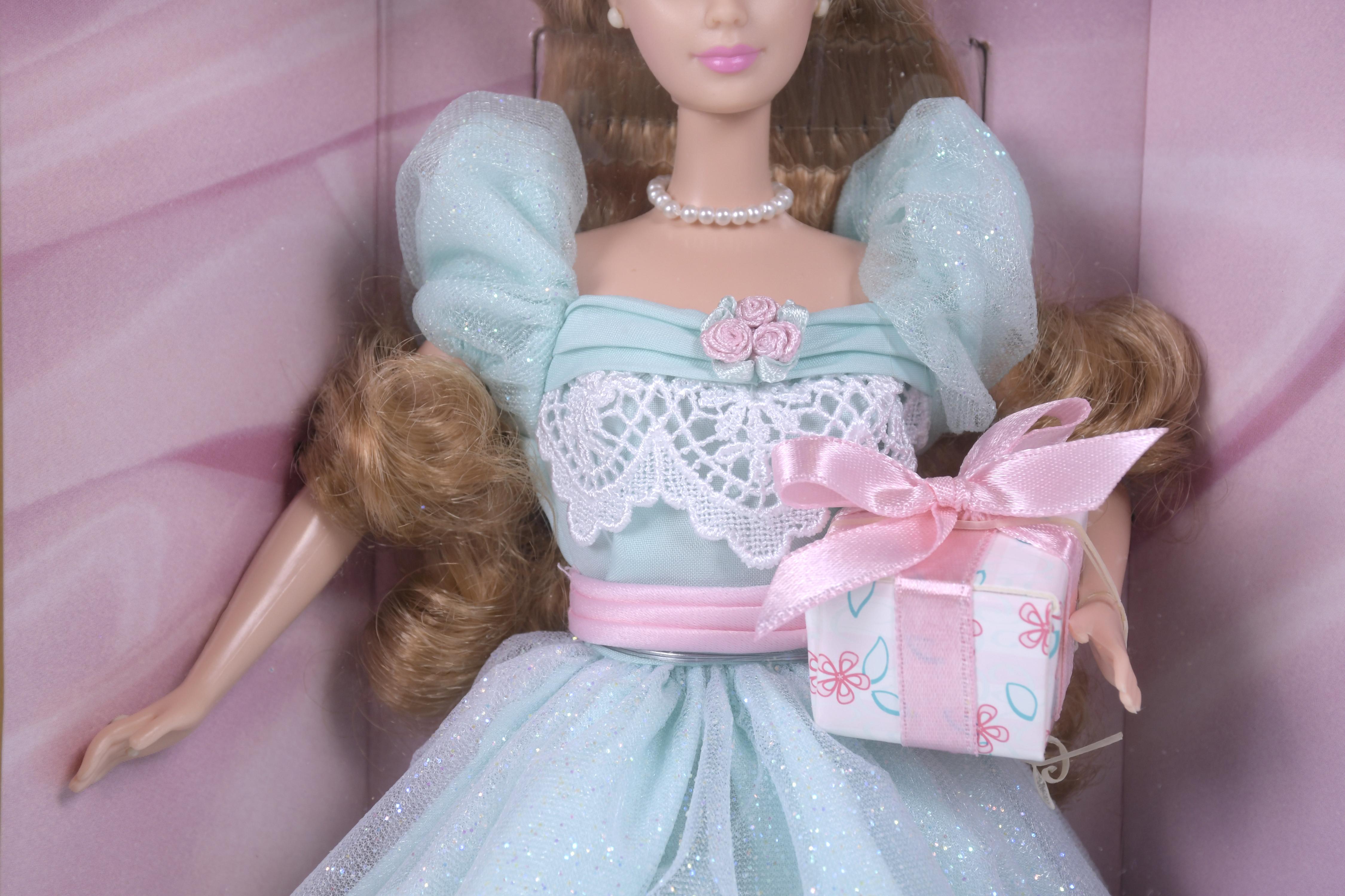 MATTEL. MUÑECA BARBIE MODELO "BIRTHDAY WISHES" DE LA COLECC