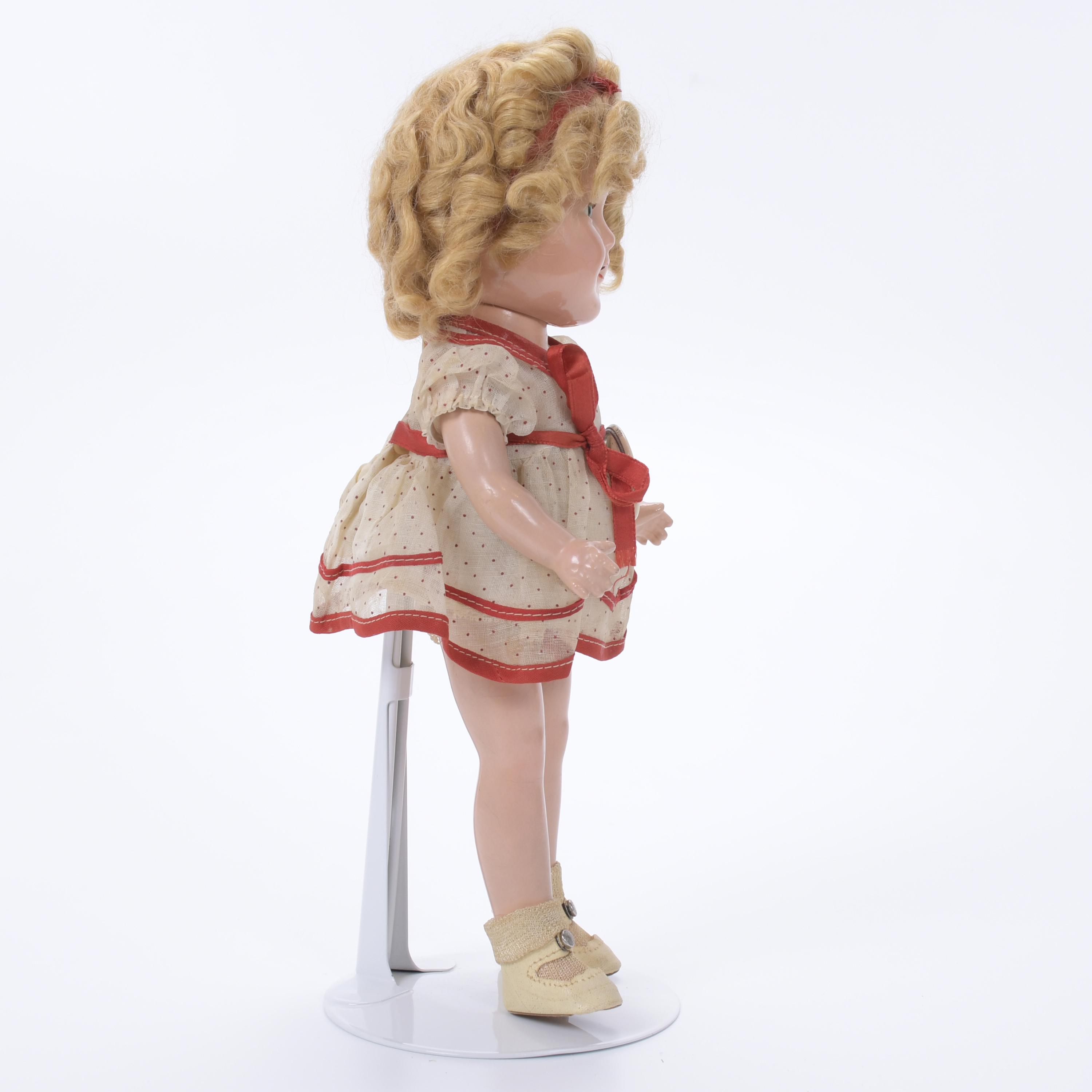 MUÑECA AMERICANA MODELO "SHIRLEY TEMPLE DOLL", CIRCA 1940.