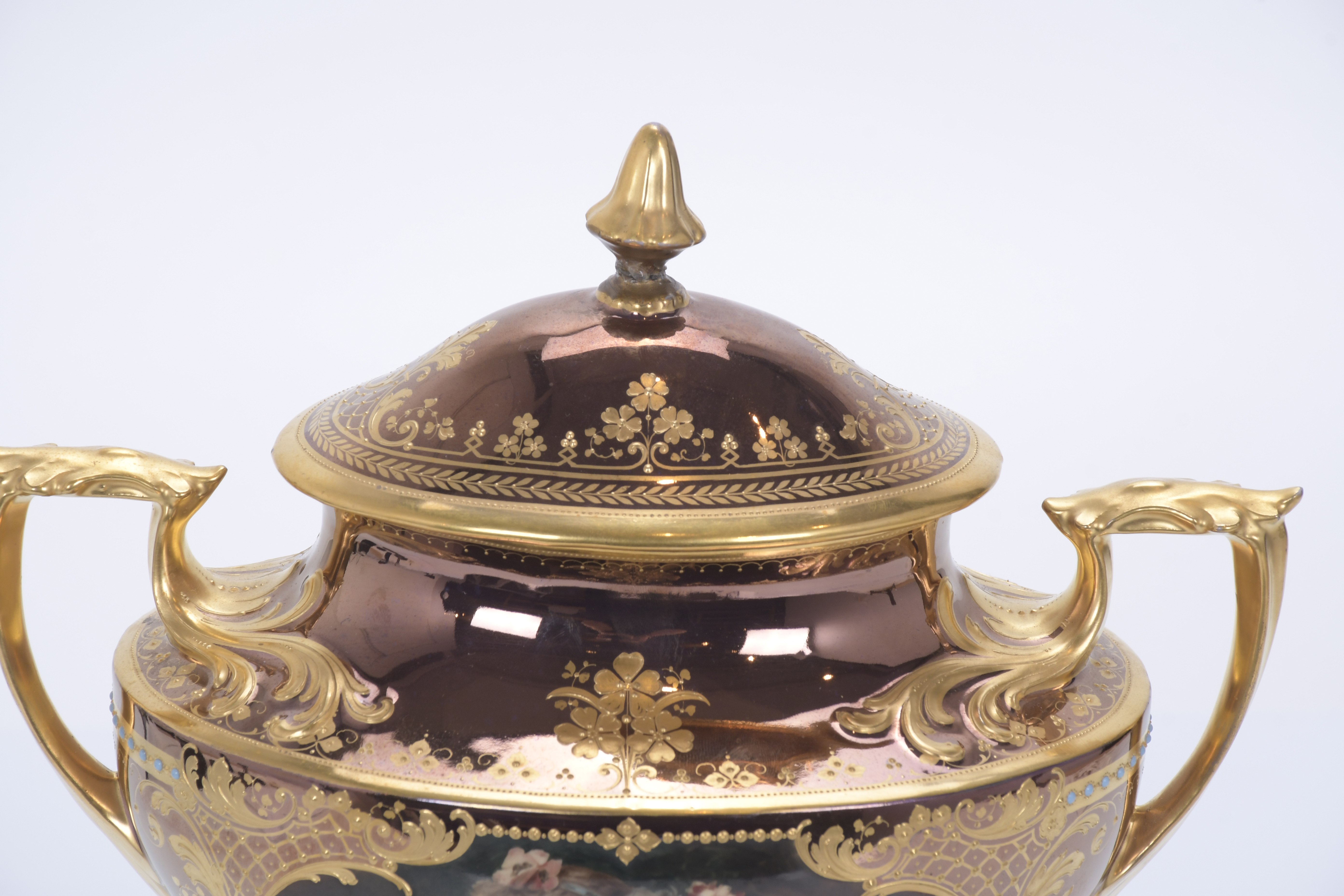 CENTRO DE MESA EN PORCELANA AUSTRÍACA, SIGLO XX.