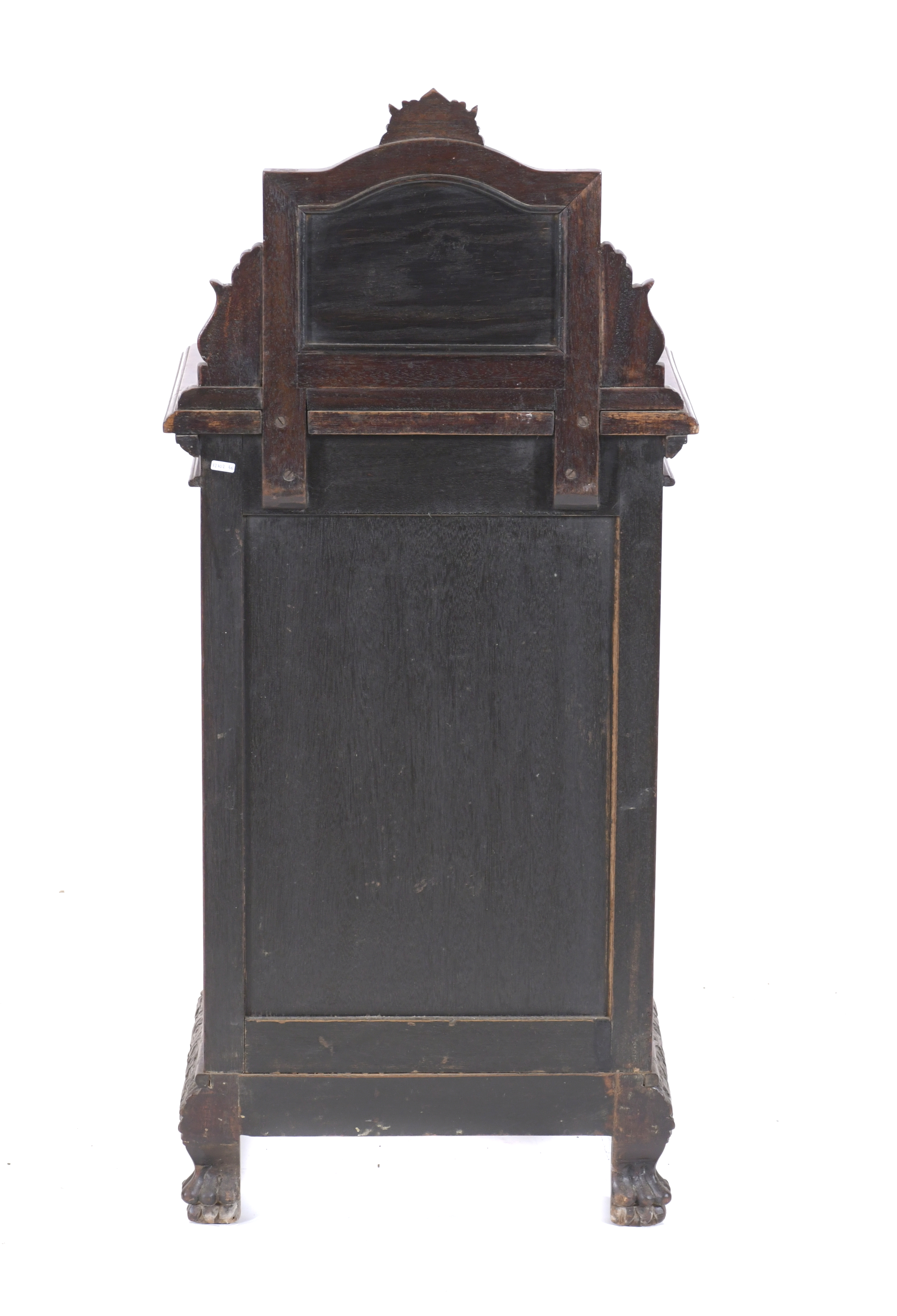 ESCUELA CHINA, SIGLO XX. Mueble auxiliar siguiendo modelos 