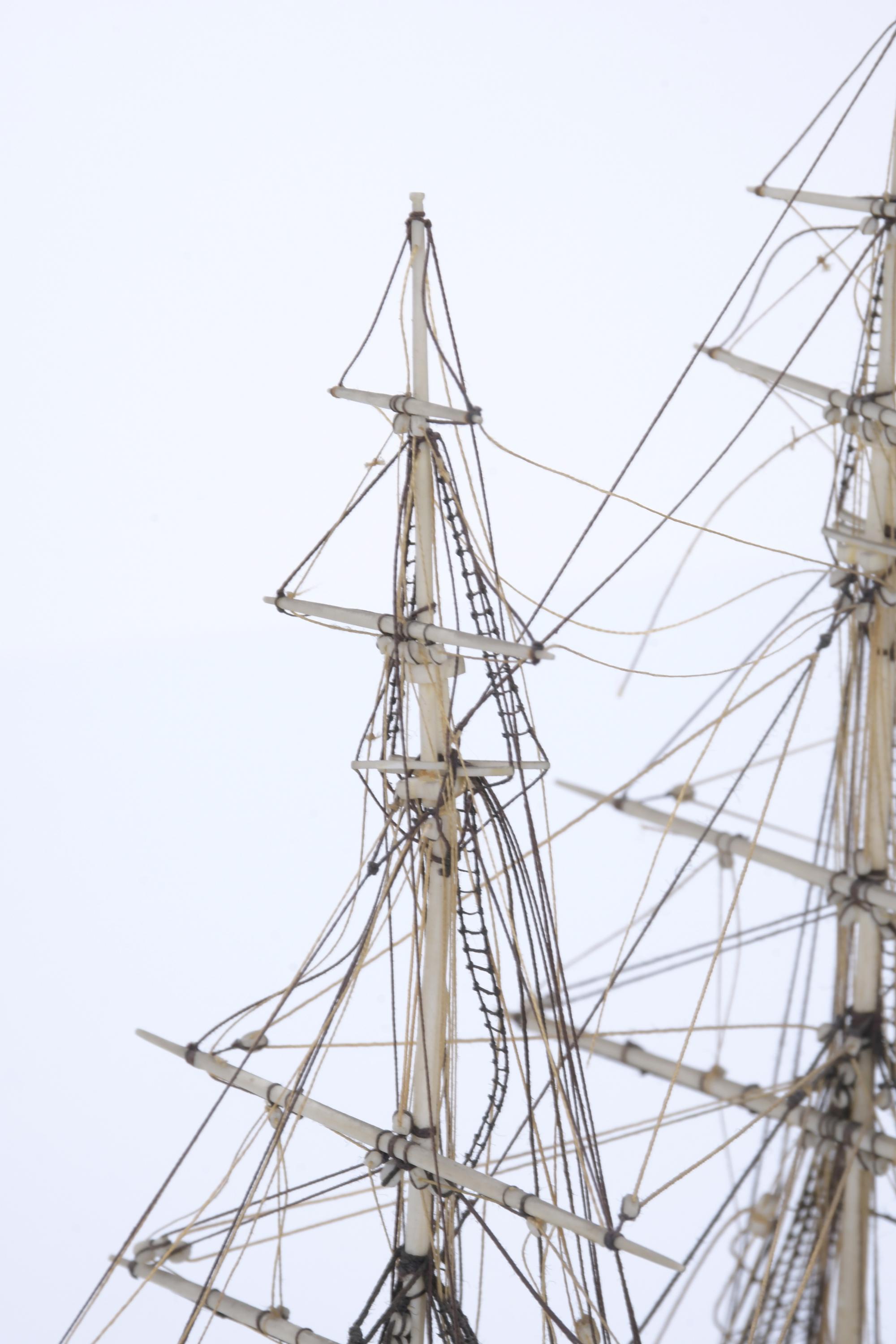 PEQUEÑA MAQUETA DE BARCO EN HUESO, 1945-1948