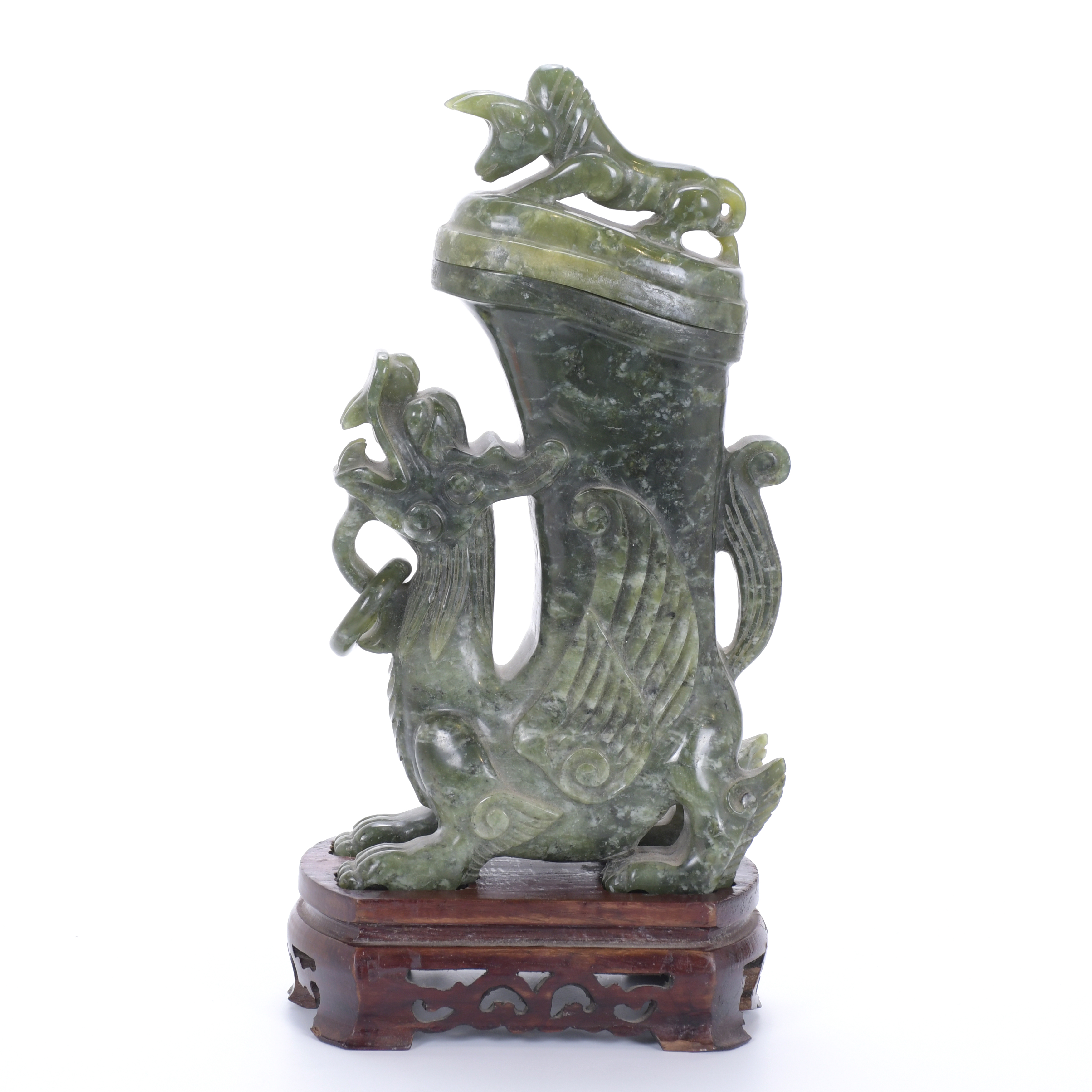 ESCUELA CHINA, SIGLO XX. FIGURA DE DRAGÓN EN JADE.