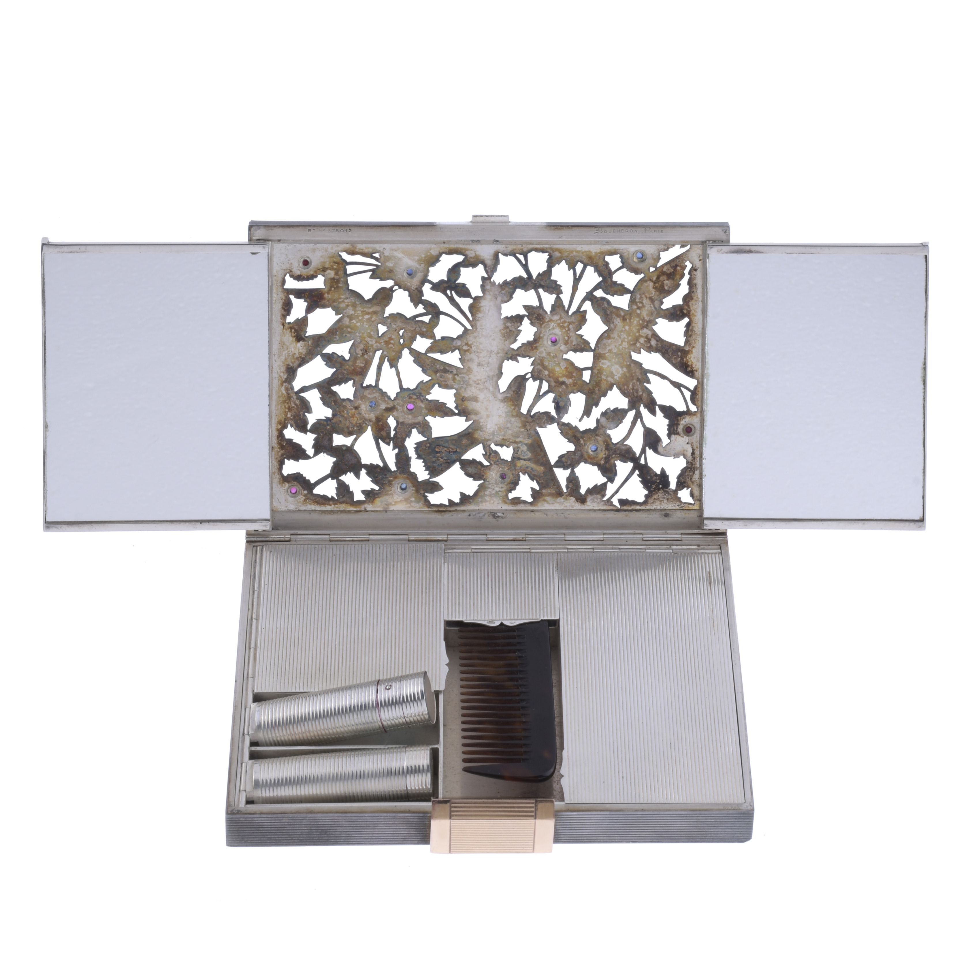 BOUCHERON. NECESER MODELO MINAUDIÈRE, CIRCA 1950.
