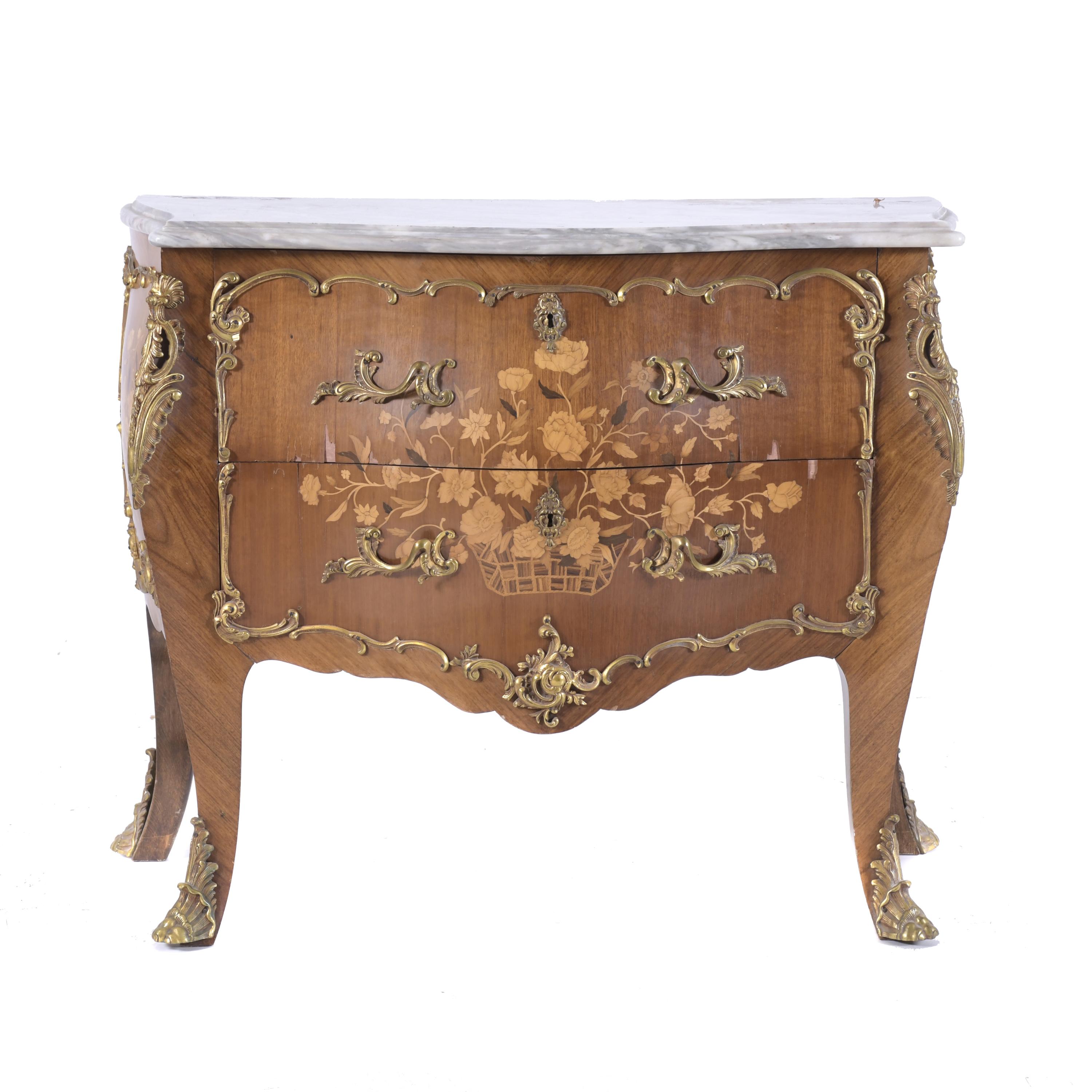 CÓMODA DE ESTILO LOUIS XV, SIGLO XX.