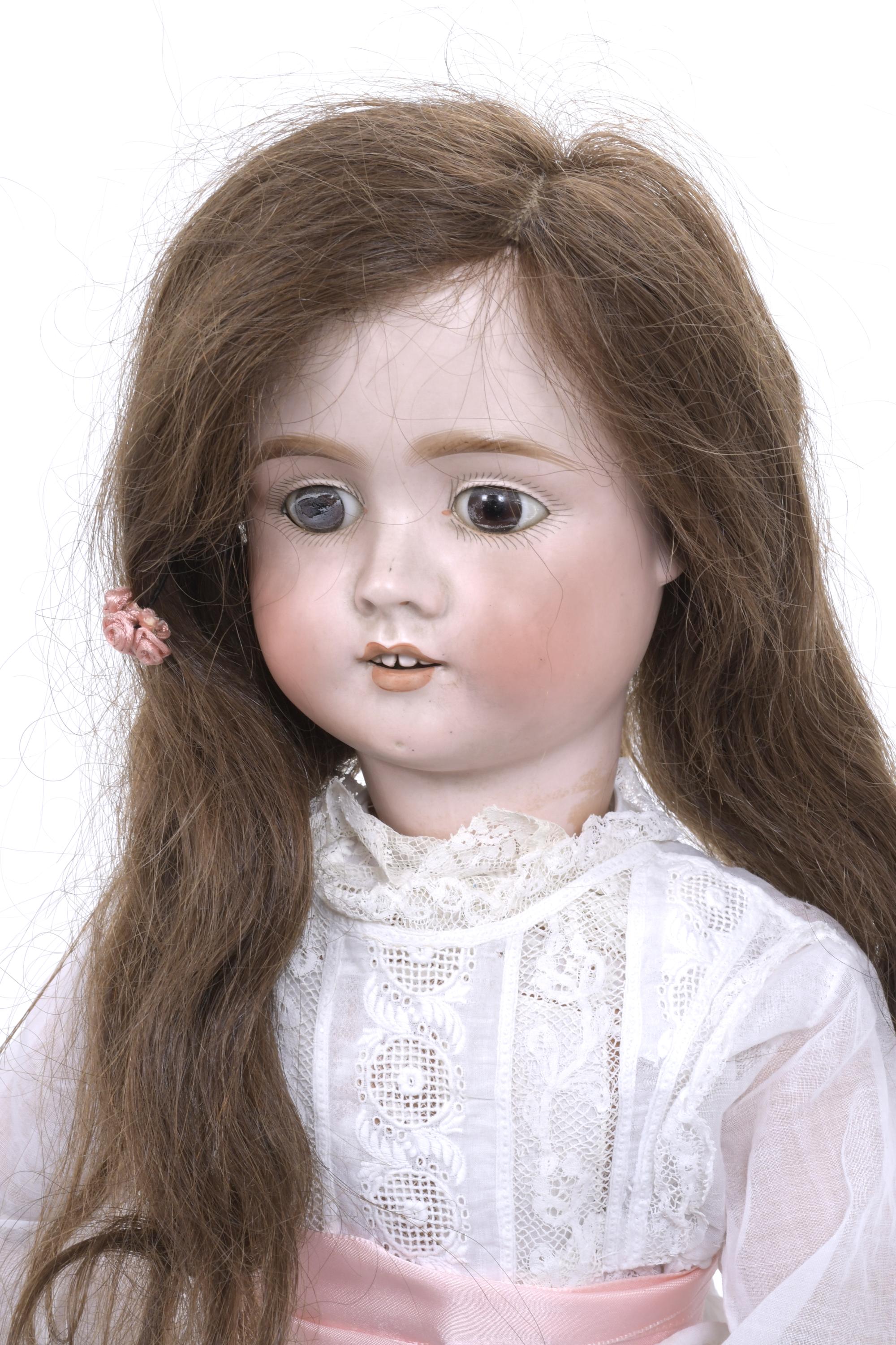 MUÑECA EN PORCELANA ALEMANA, 1906.