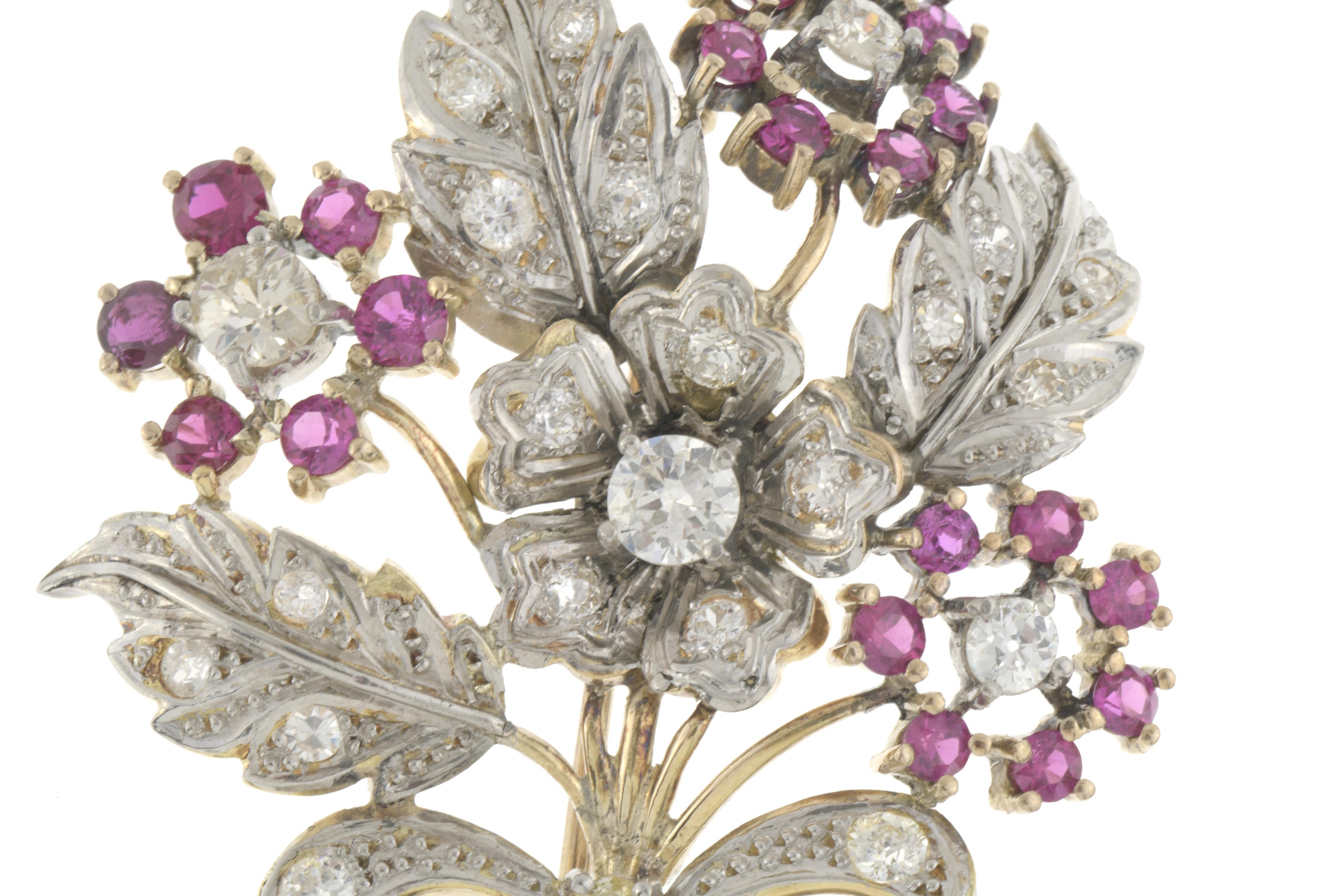 BROCHE FLORAL CON PEDRERÍA. 