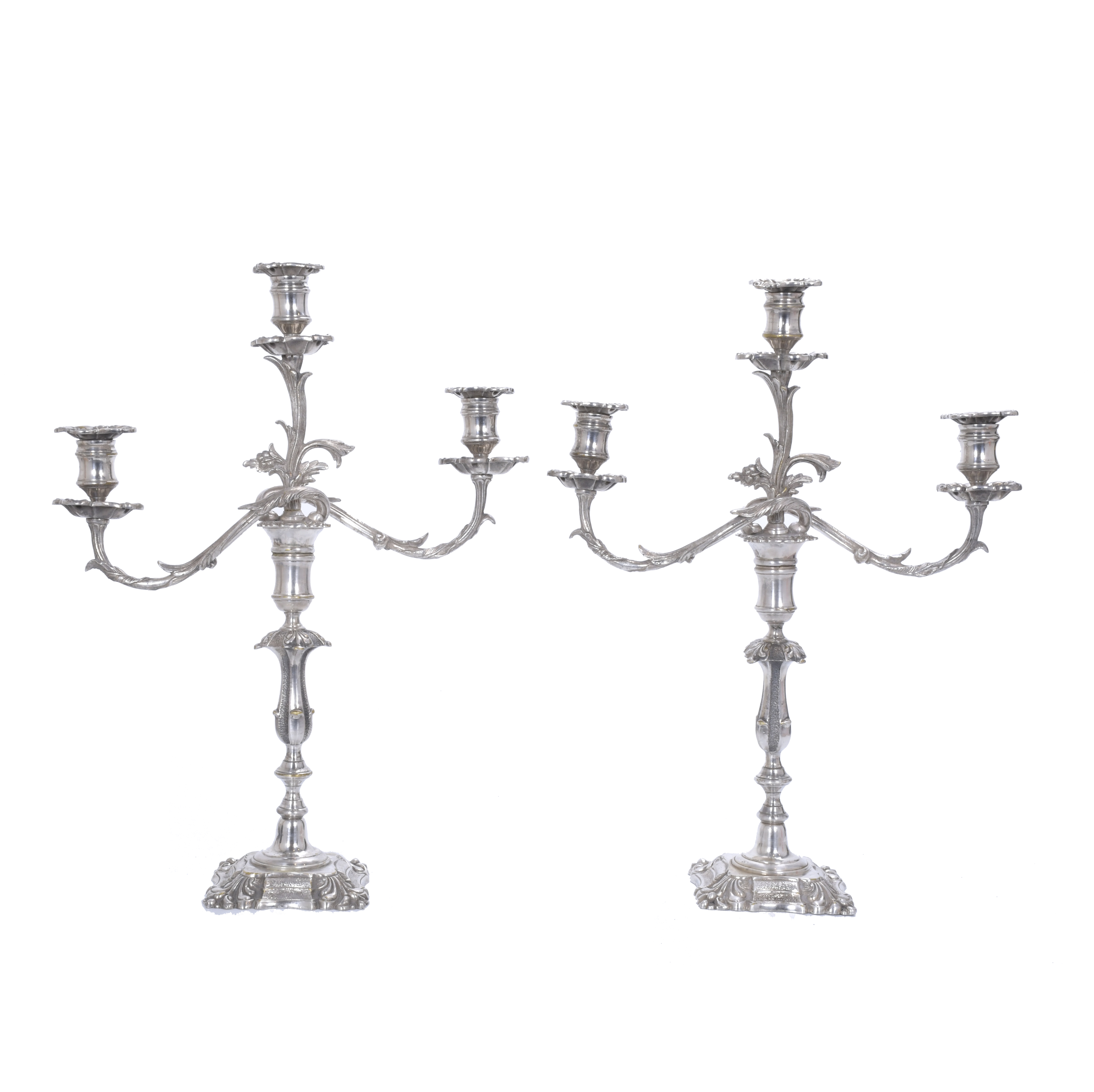 PAREJA DE CANDELABROS SIGUIENDO MODELOS DE CHRISTOFLE.