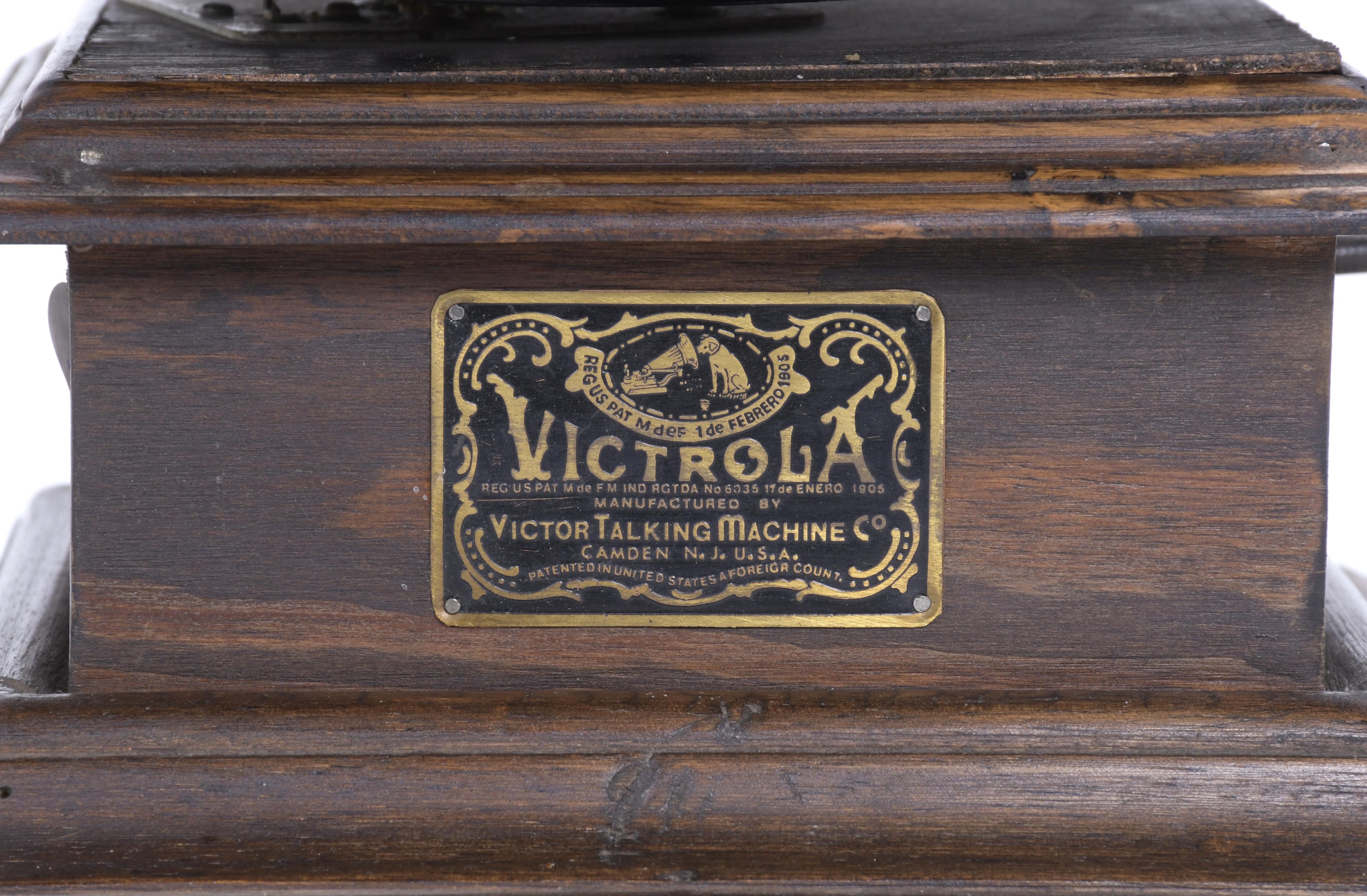 GRAMÓFONO VICTROLA, VICTOR TALKING MACHINE, CIRCA 1915.
