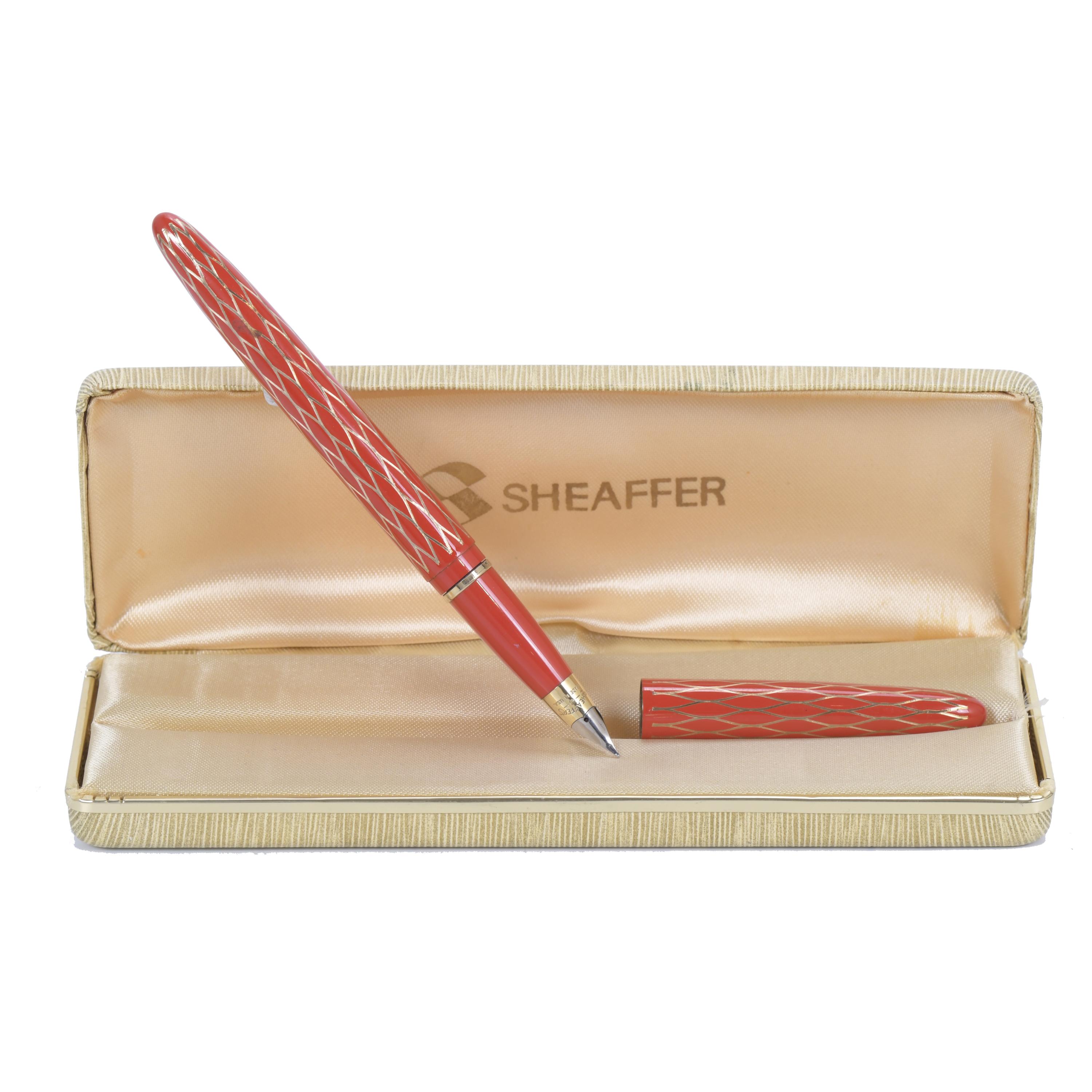 SHEAFFER. PLUMA ESTILOGRAFICA ESMALTADA EN ORO.