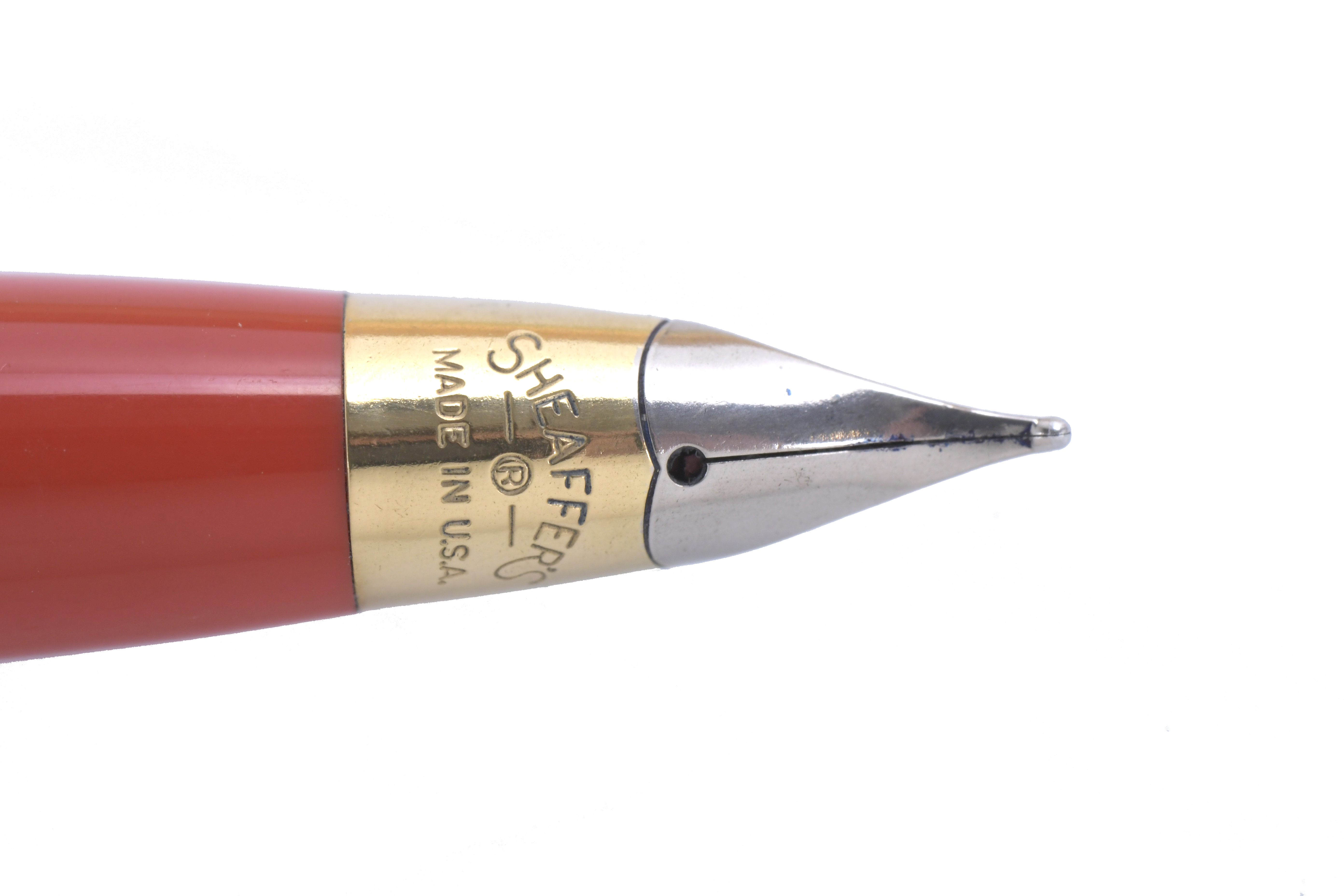 SHEAFFER. PLUMA ESTILOGRAFICA ESMALTADA EN ORO.