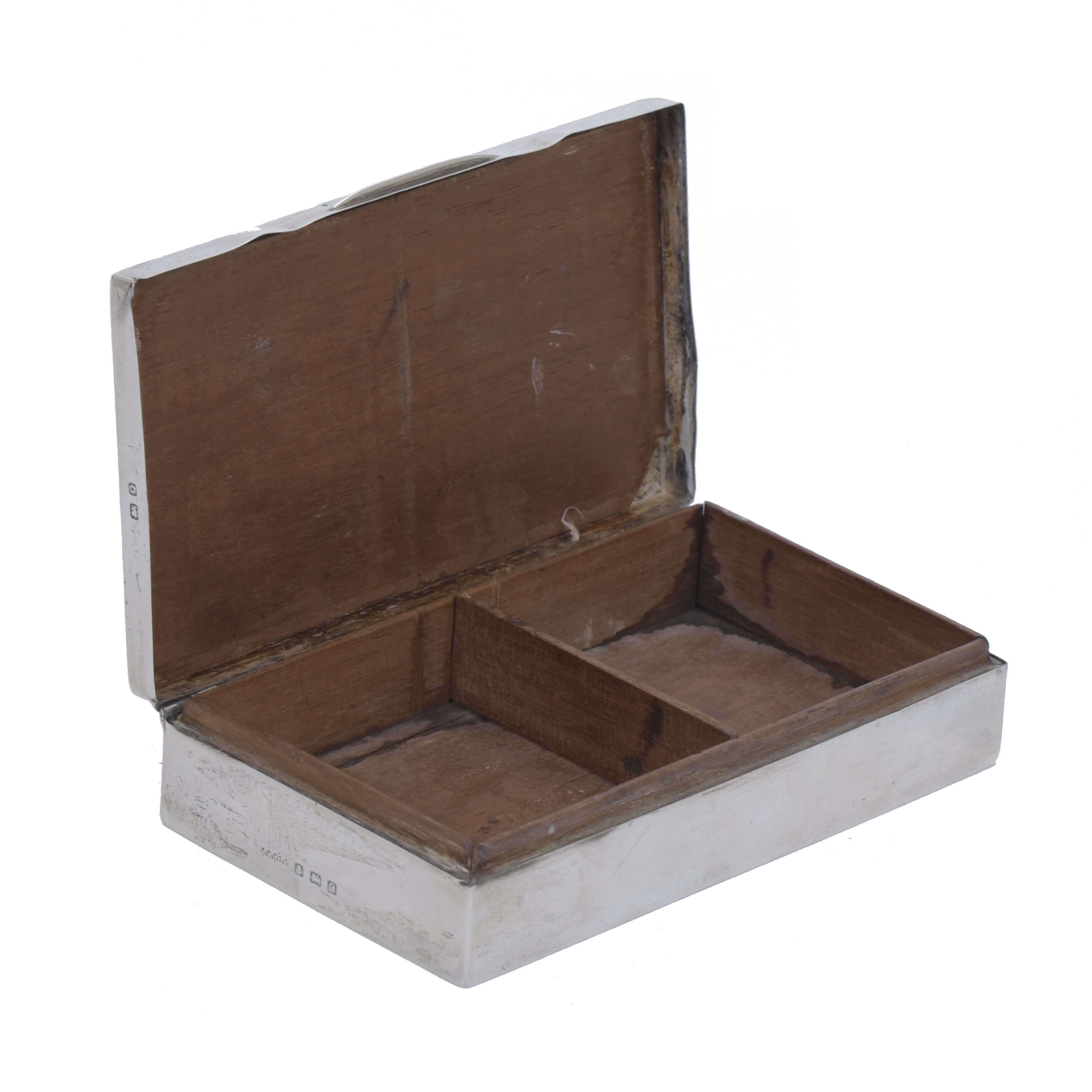 CAJA TABAQUERA EN PLATA INGLESA, CIRCA 1950.