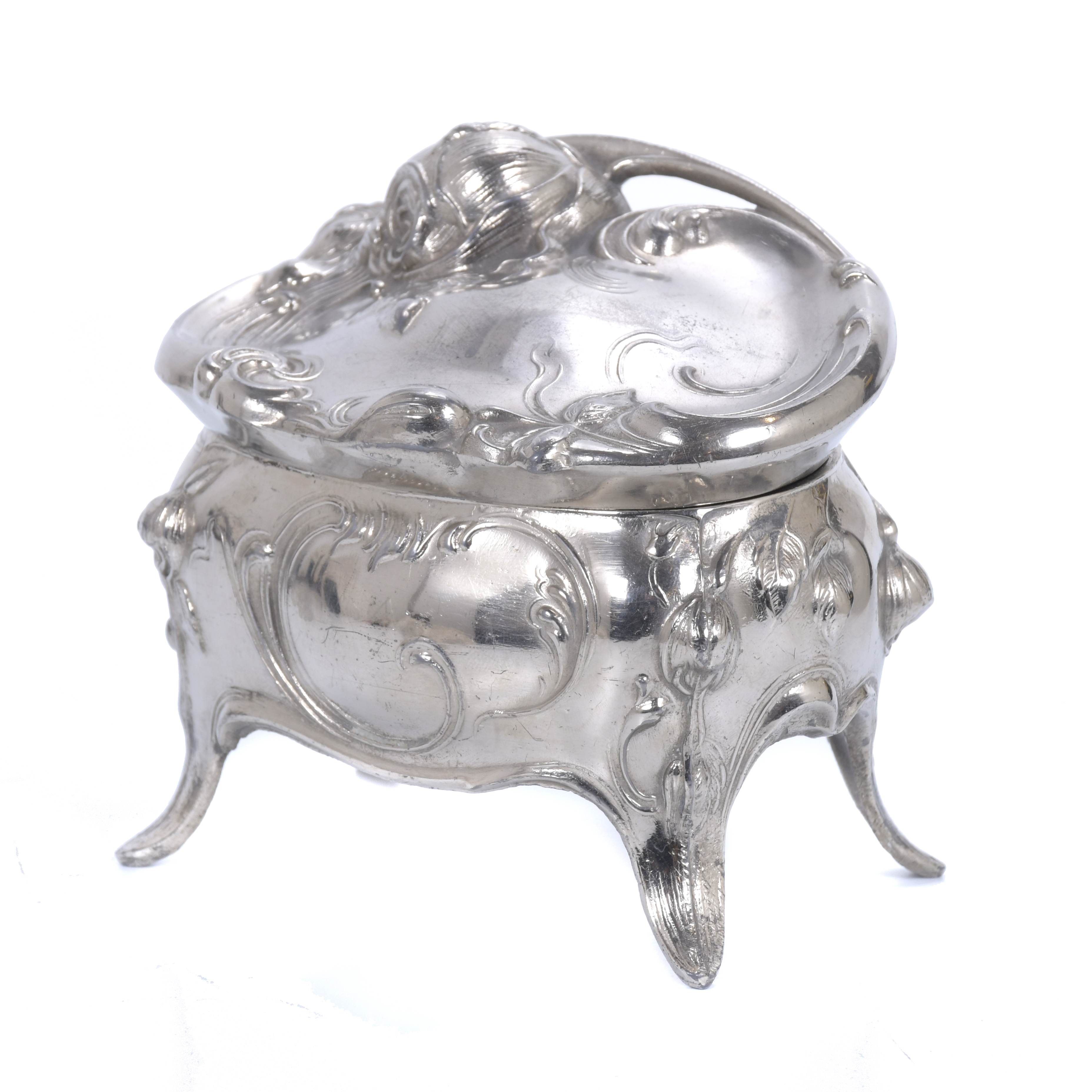 Cajita de tocador argentina Art Nouveau, circa 1900.