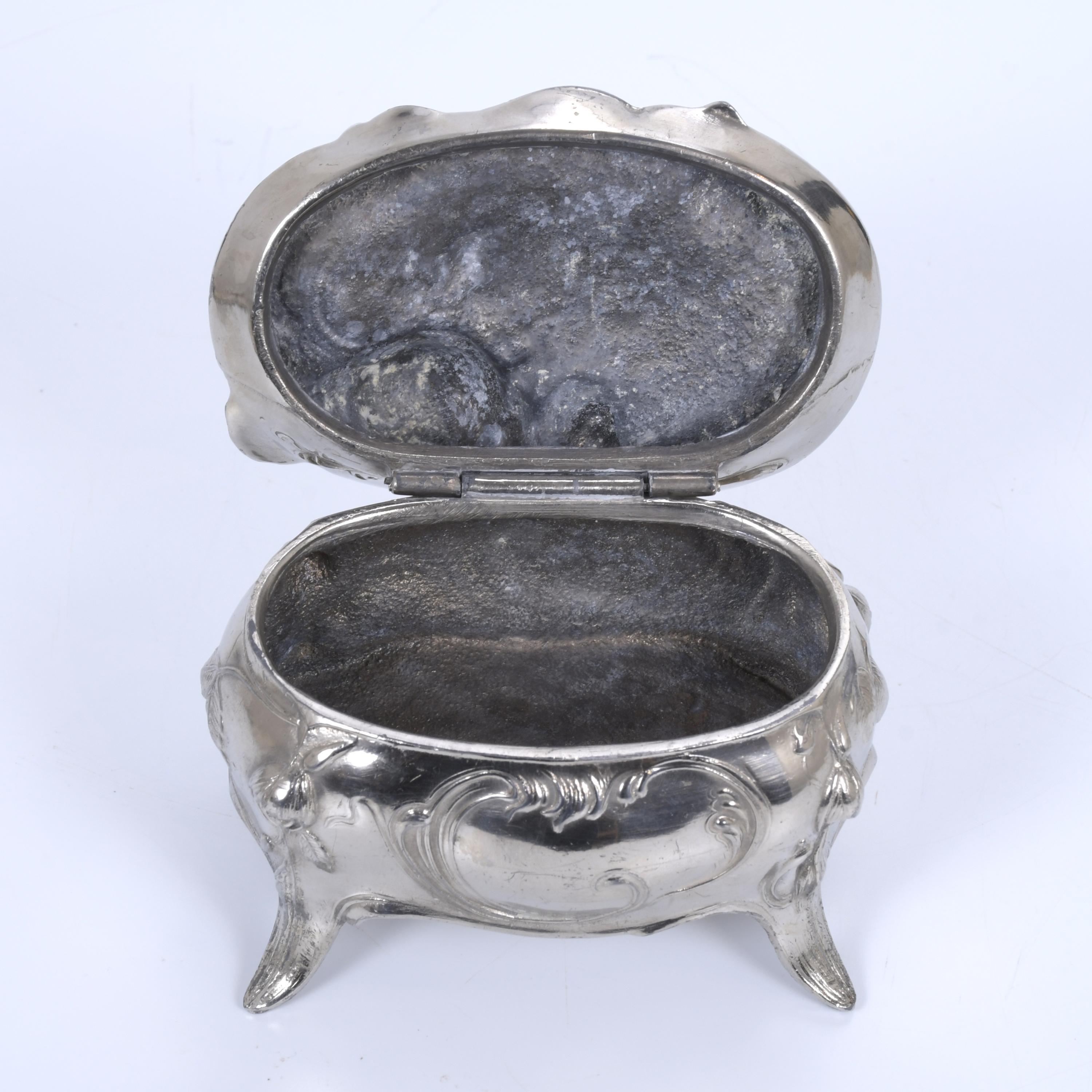 Cajita de tocador argentina Art Nouveau, circa 1900.