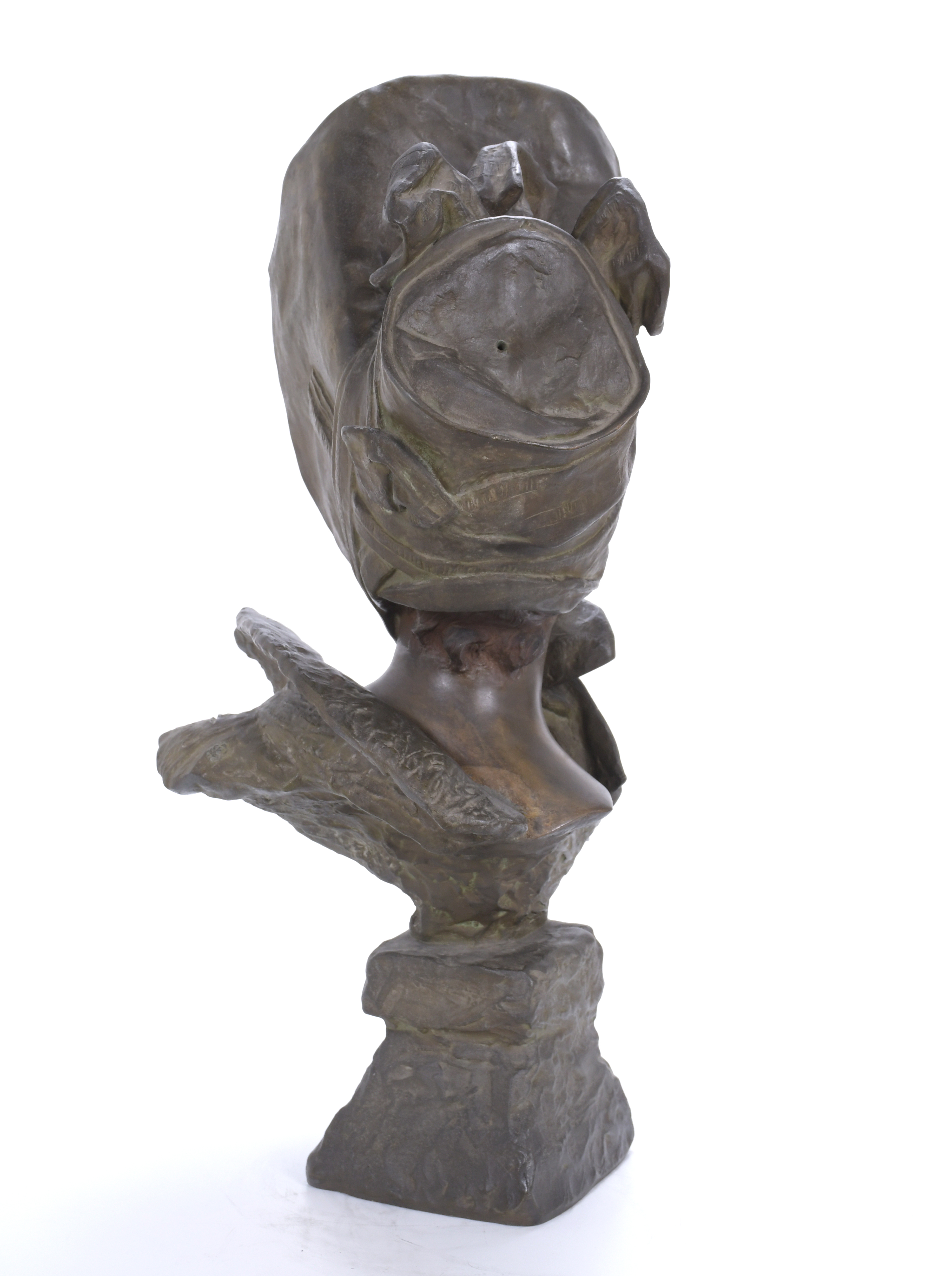 BUSTO DE DAMA MODERNISTA, CIRCA 1900.