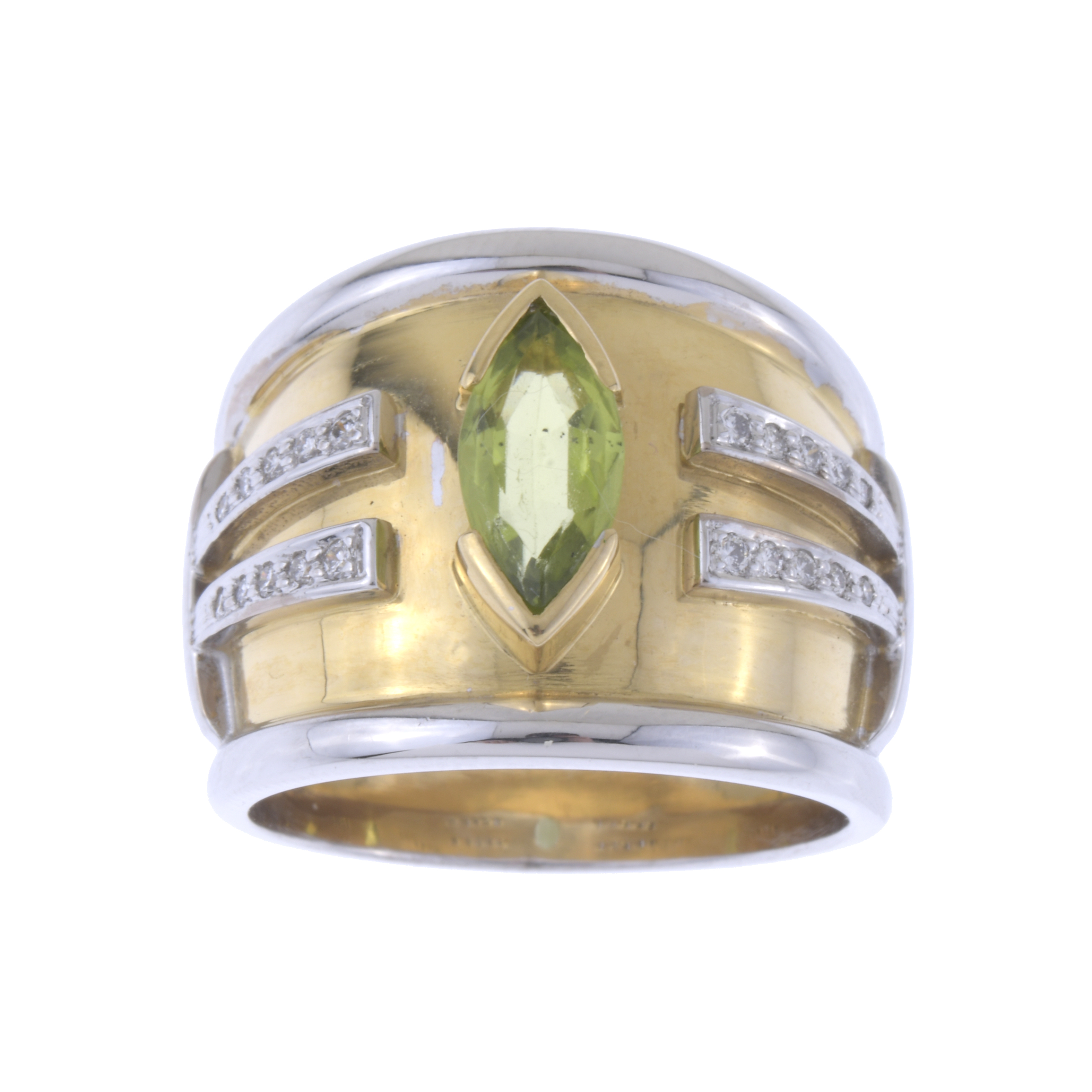 SORTIJA BICOLOR CON PERIDOTO Y DIAMANTES.