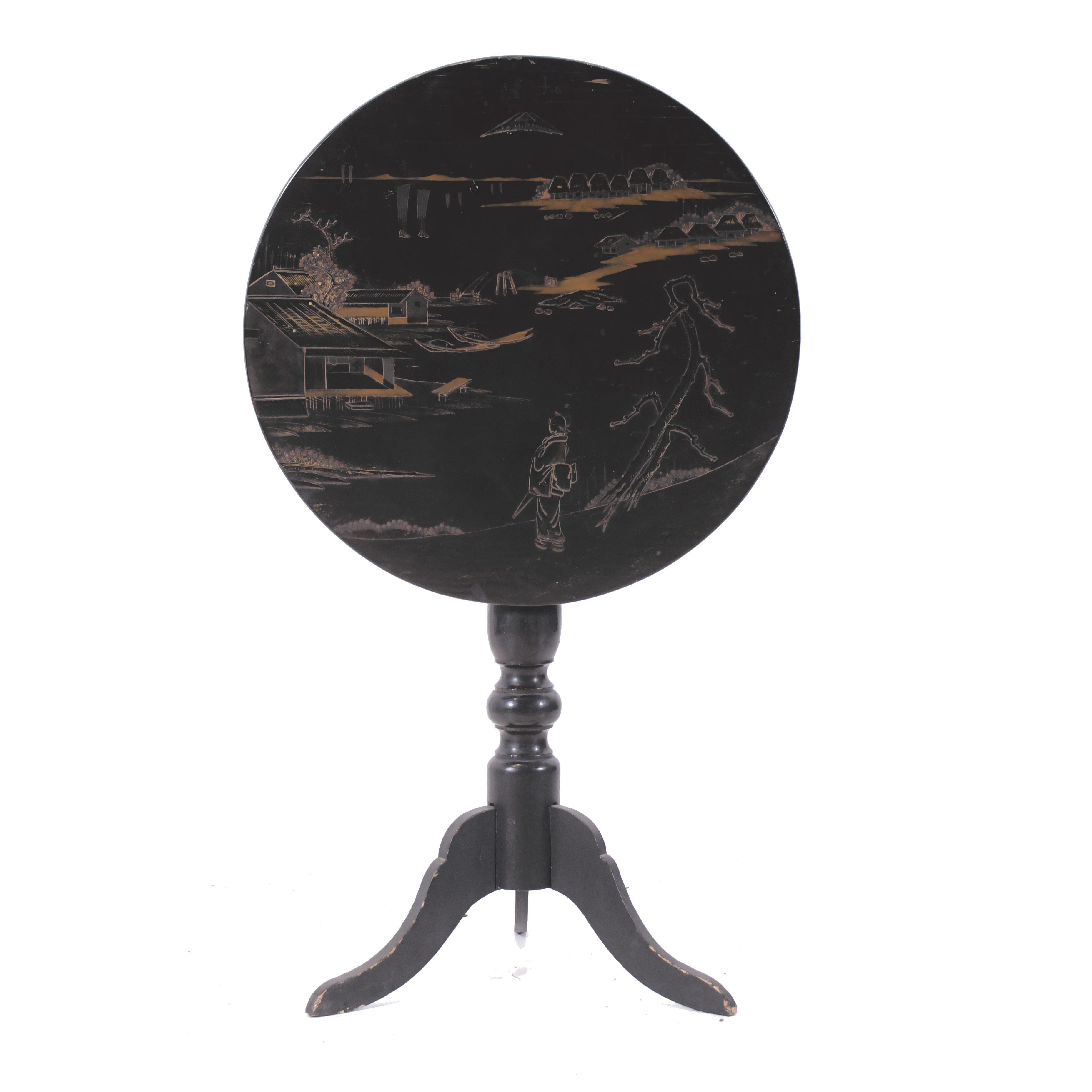 Mesa velador lacada con motivos orientales, siglo XX. 