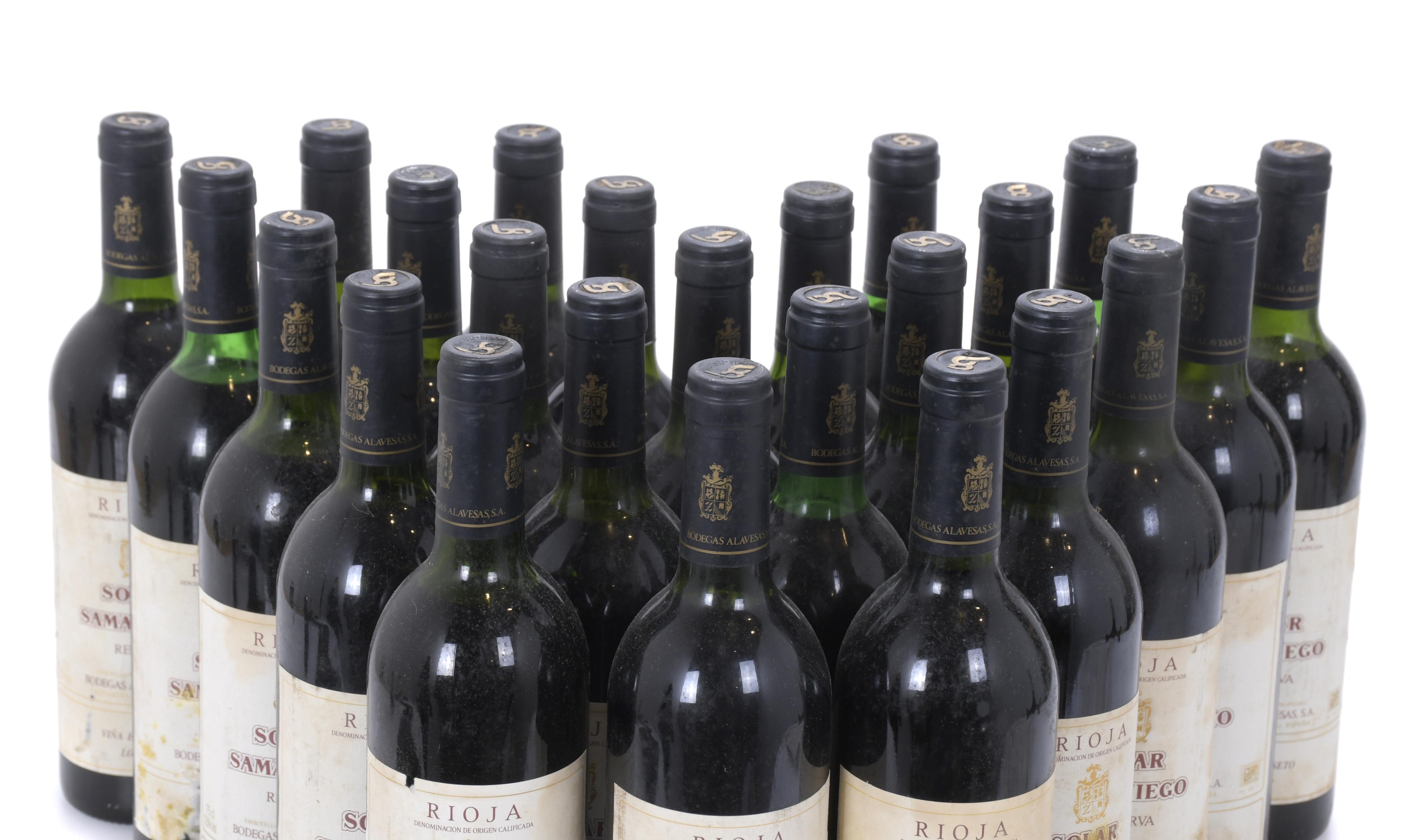 LOTE DE VEINTICUATRO BOTELLAS DE VINO TINTO RESERVA SOLAR D